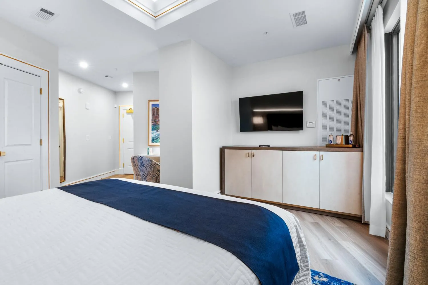 TV and multimedia, Bed in Harbor Suites at Harborwalk Village