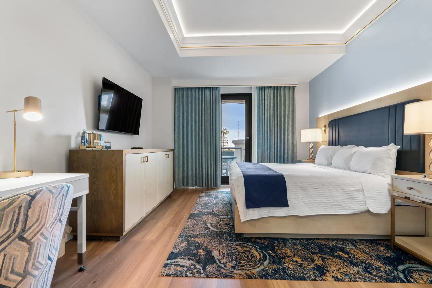 Bed in Harbor Suites at Harborwalk Village