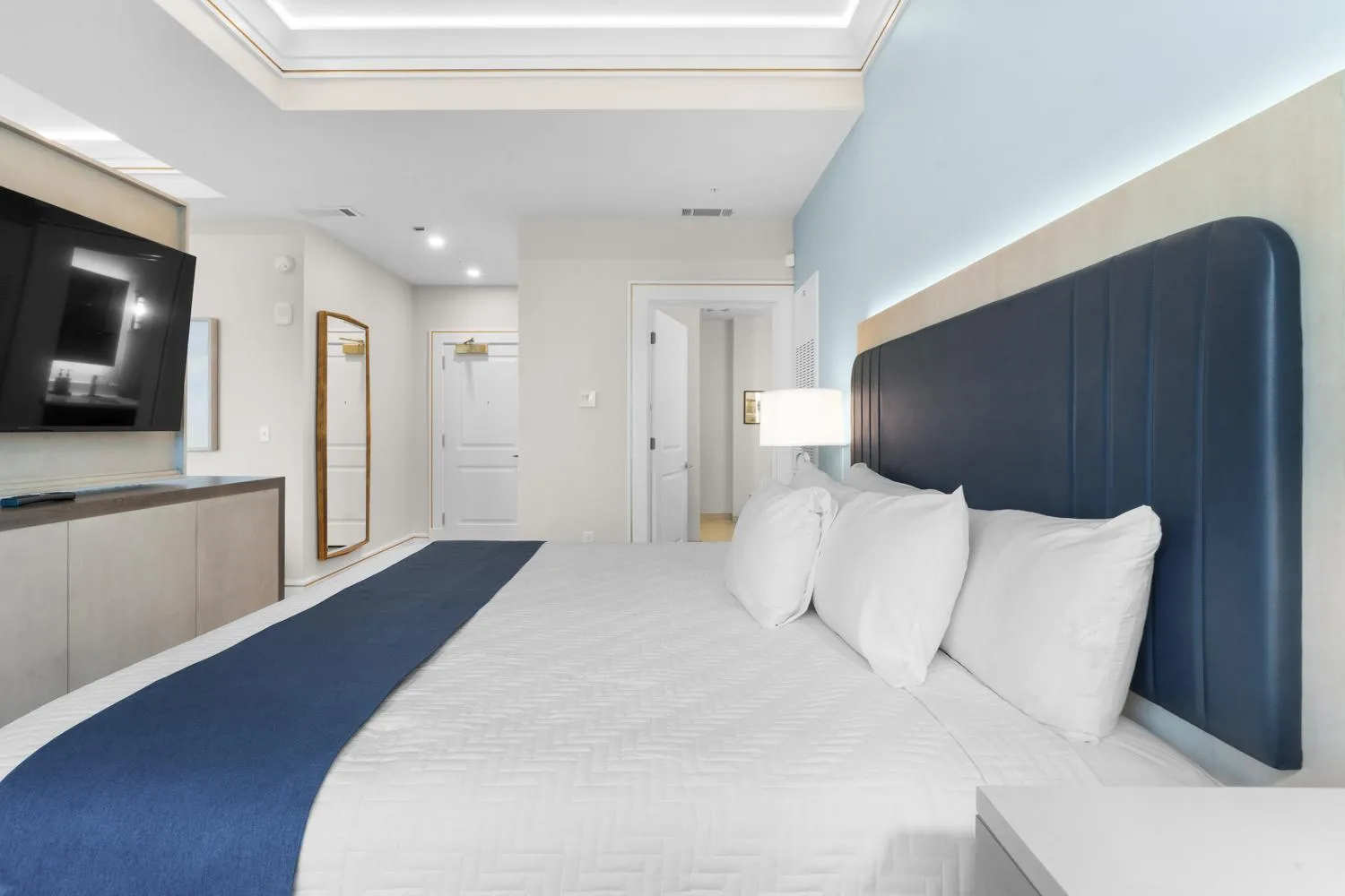 Bed in Harbor Suites at Harborwalk Village