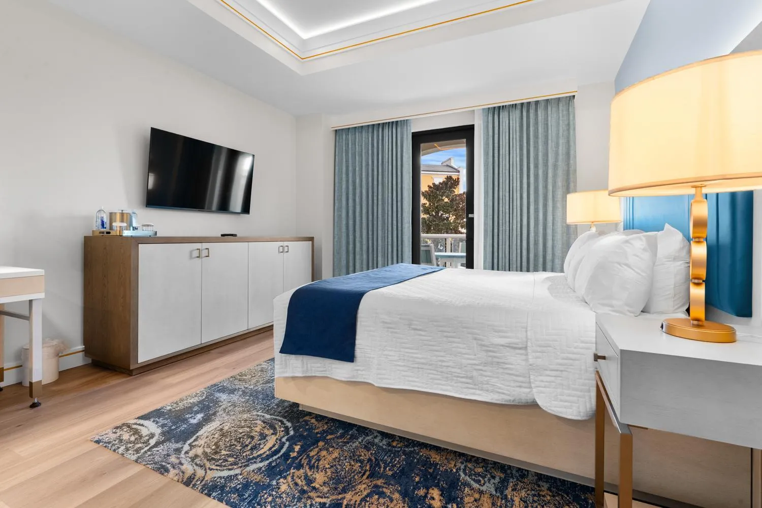 Bed in Harbor Suites at Harborwalk Village