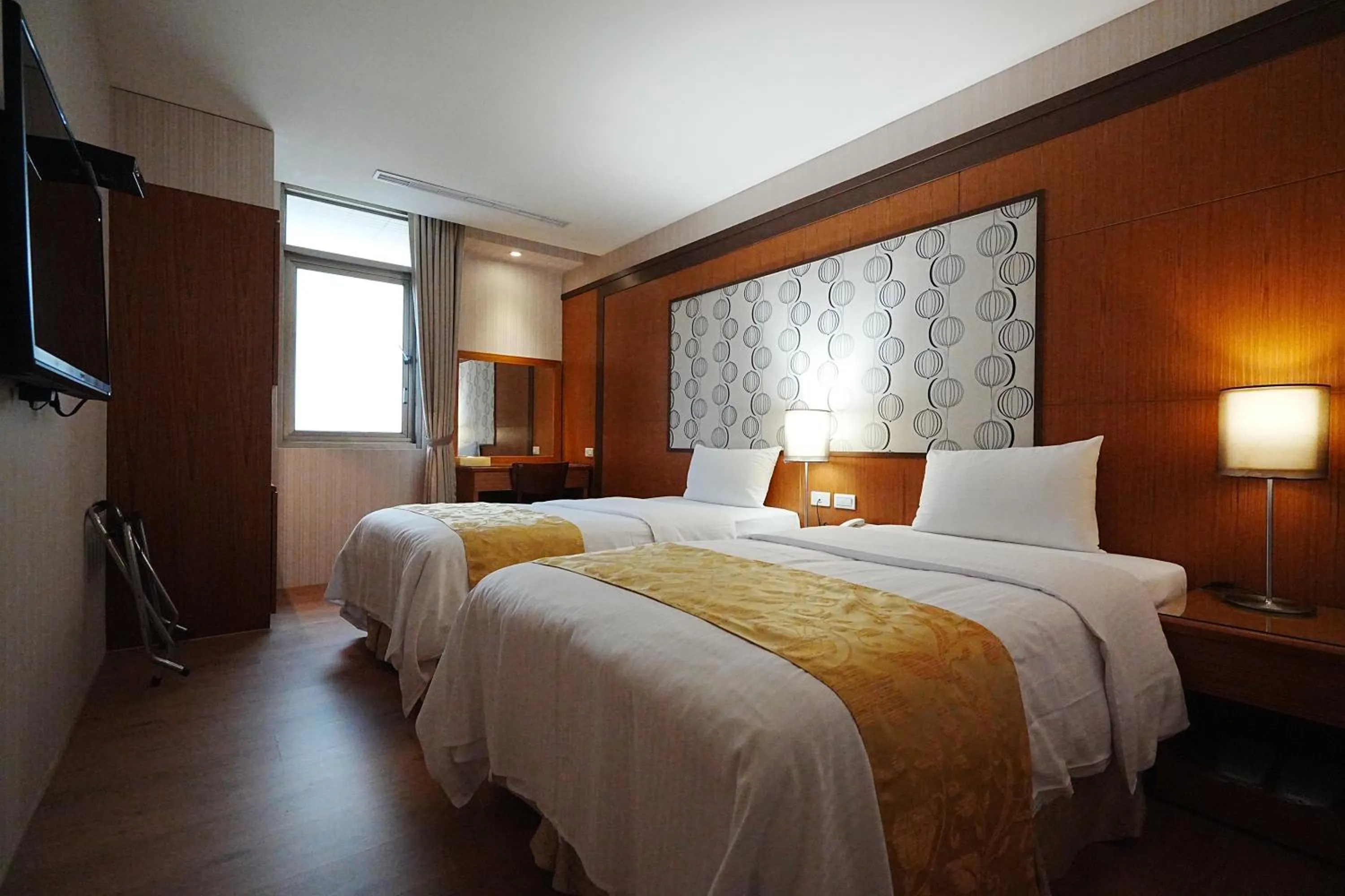 Photo of the whole room, Bed in York Hotel