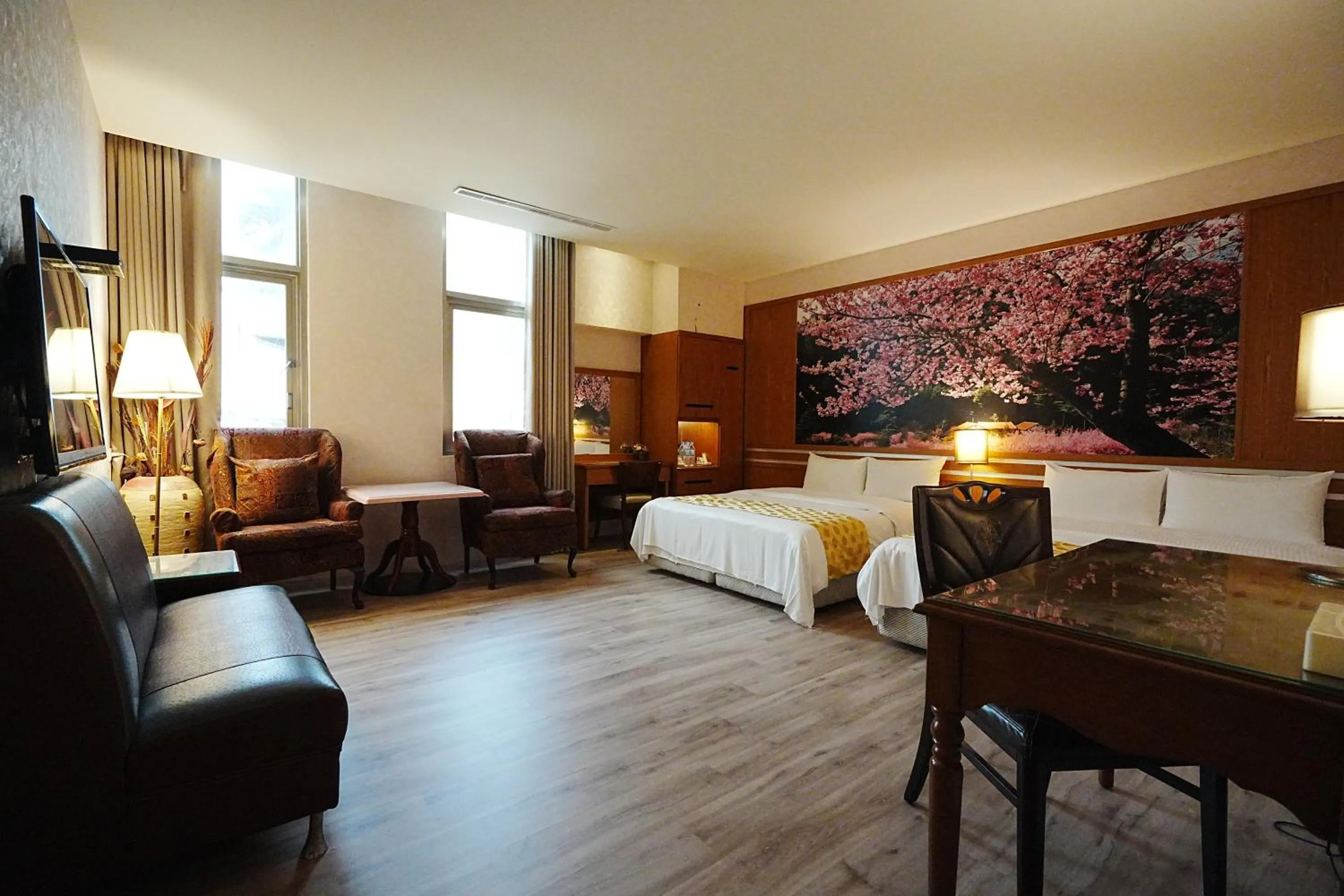 Photo of the whole room, Bed in York Hotel