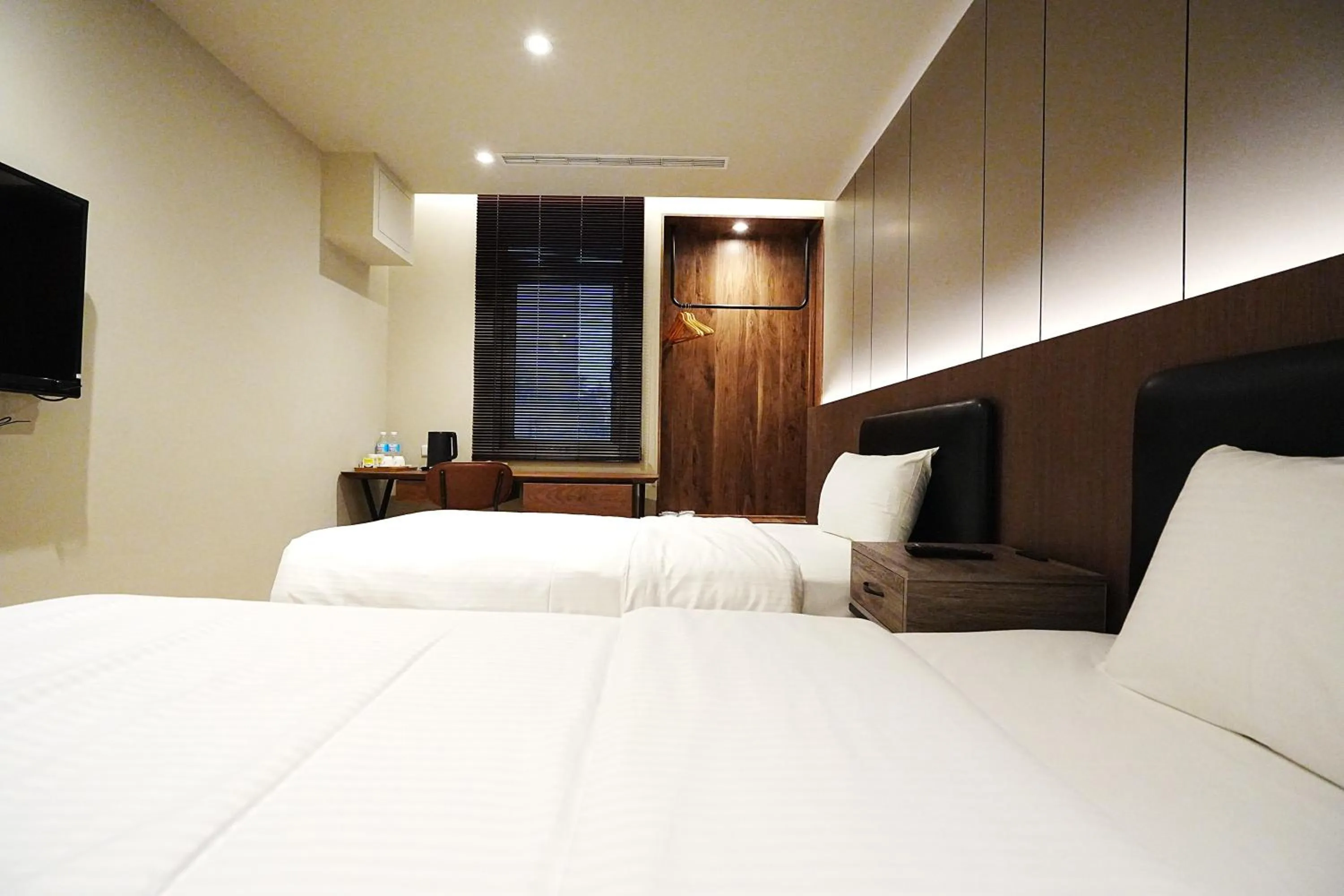 Photo of the whole room, Bed in York Hotel