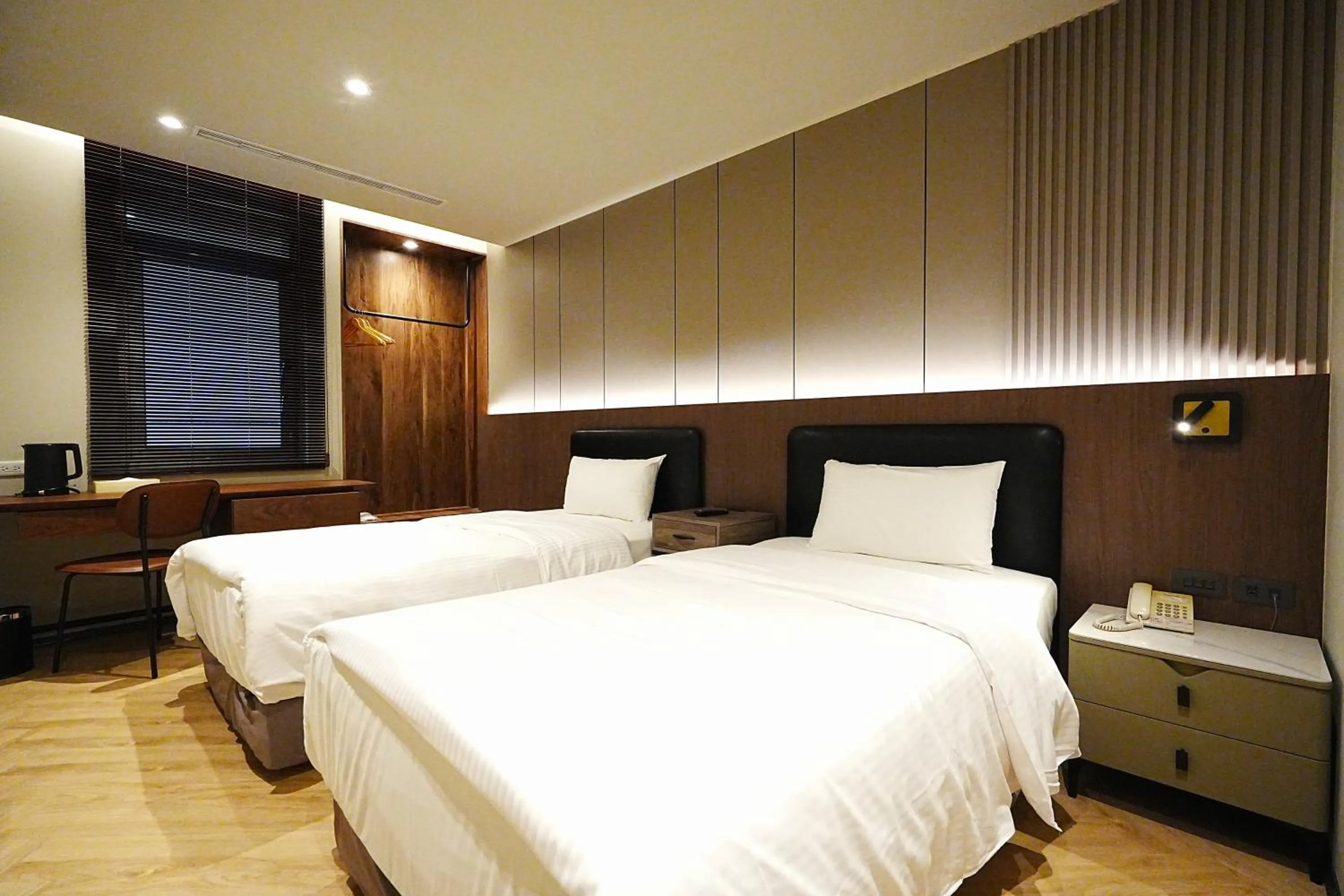 Photo of the whole room, Bed in York Hotel