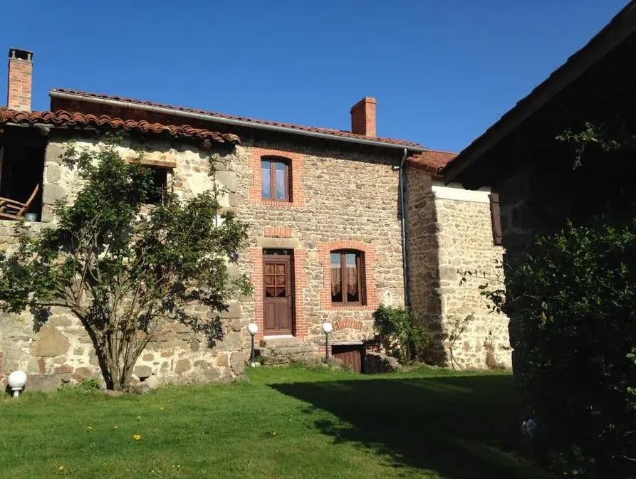 Three-Bedroom House in Gite de l'Elevage de la Mûre Three-Bedroom House in Gite de l'Elevage de la Mûre