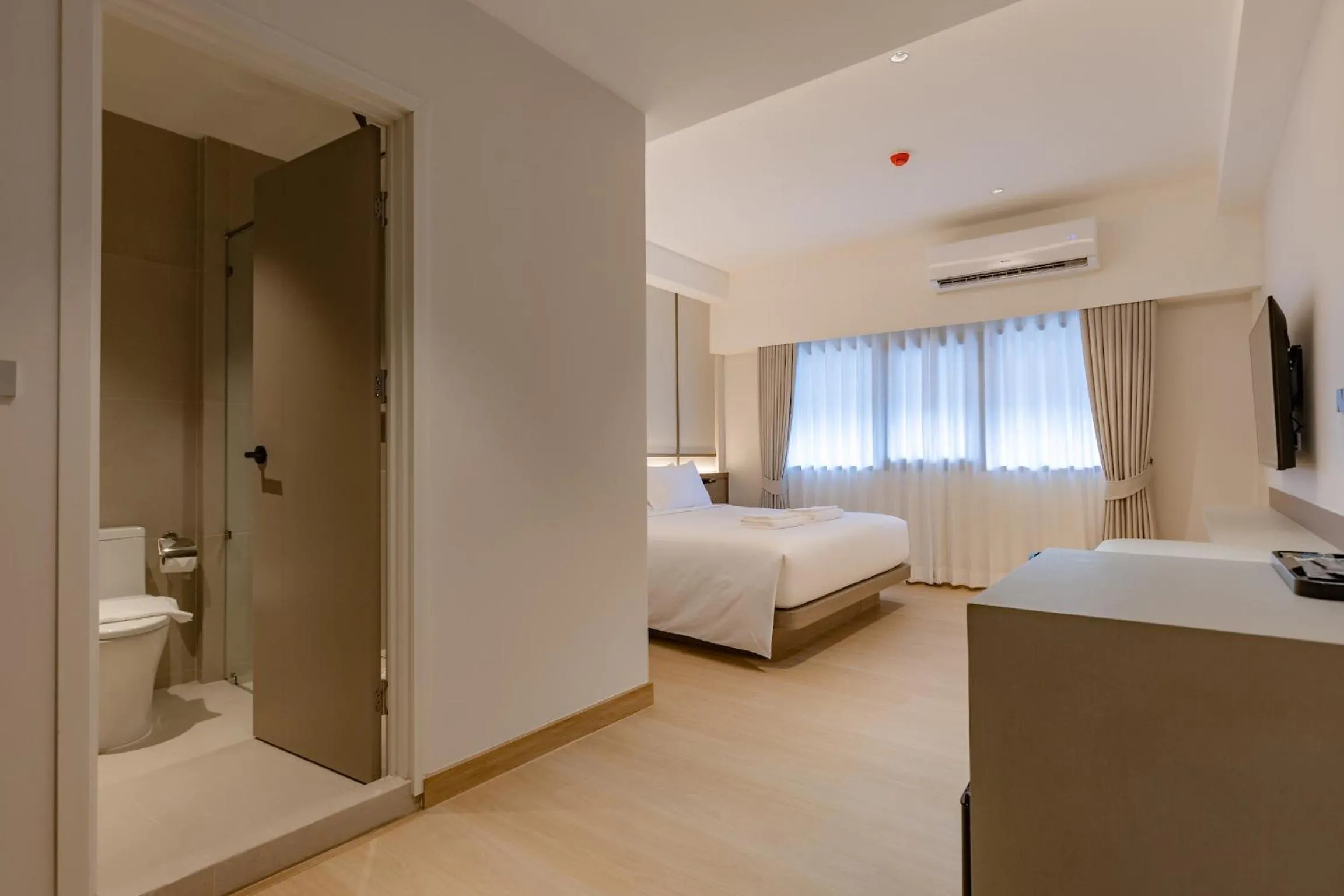 Deluxe King Room in The Bentley Hotel