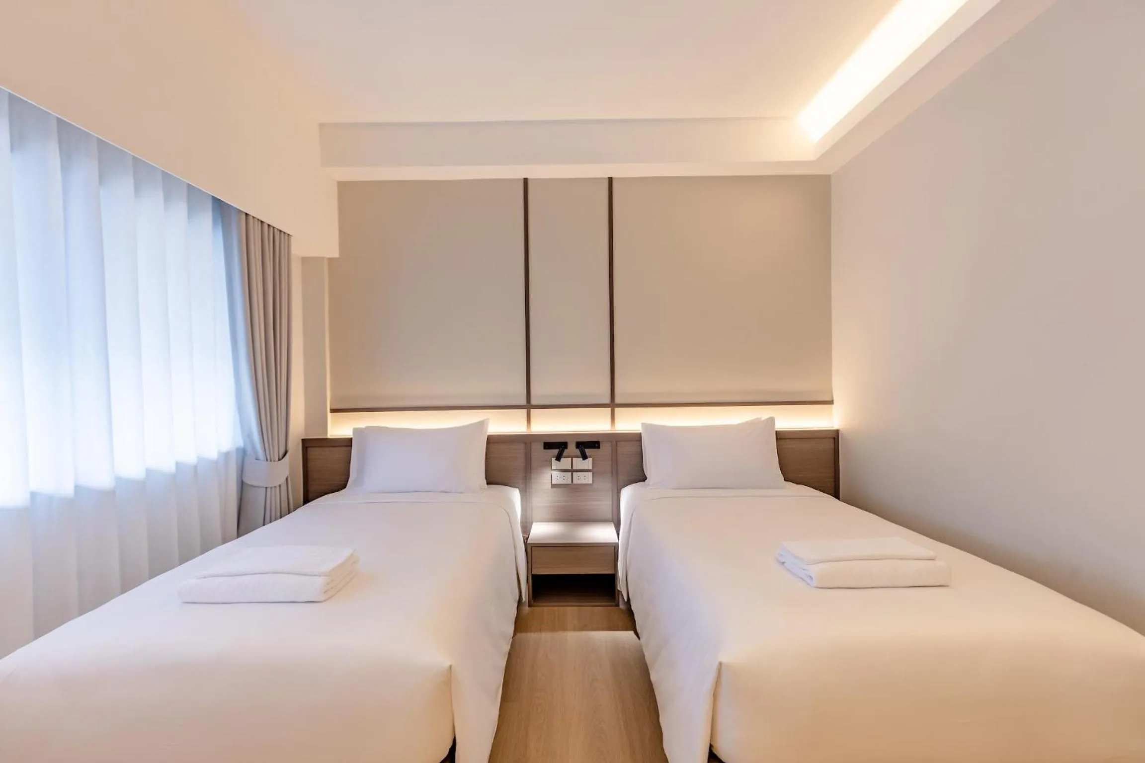 Deluxe Twin Room in The Bentley Hotel