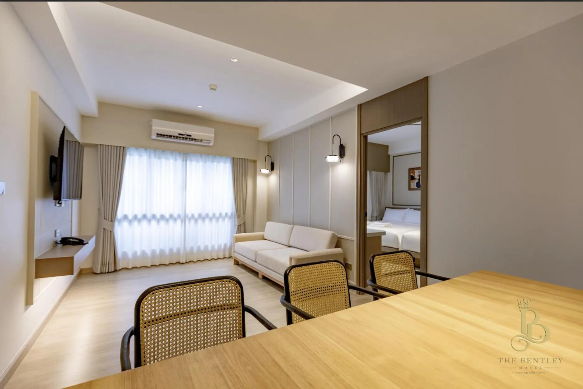 Deluxe Family Room in The Bentley Hotel