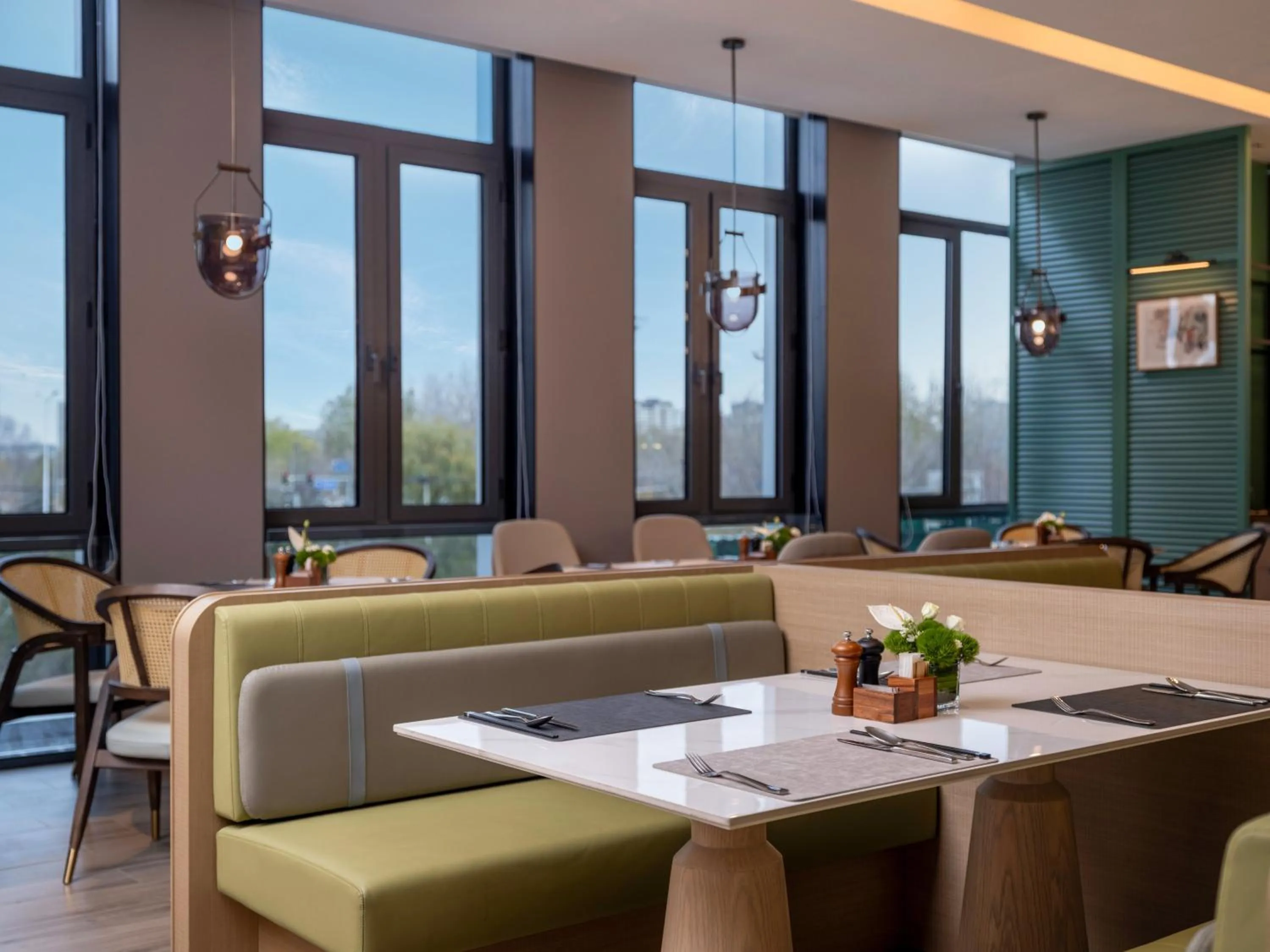 Restaurant/places to eat in Holiday Inn Beijing Daxing Centre by IHG