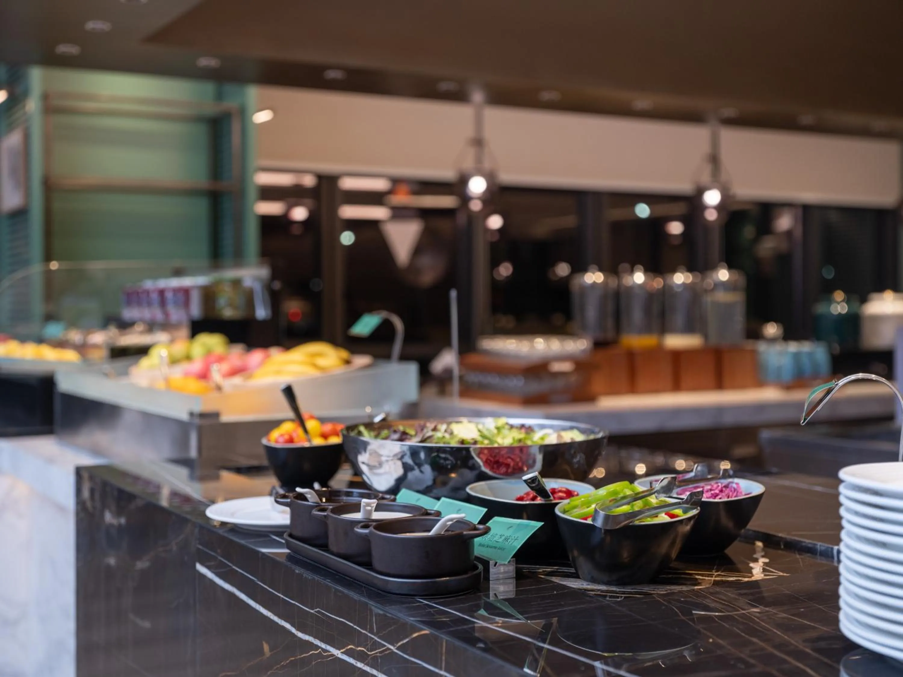 Restaurant/places to eat in Holiday Inn Beijing Daxing Centre by IHG