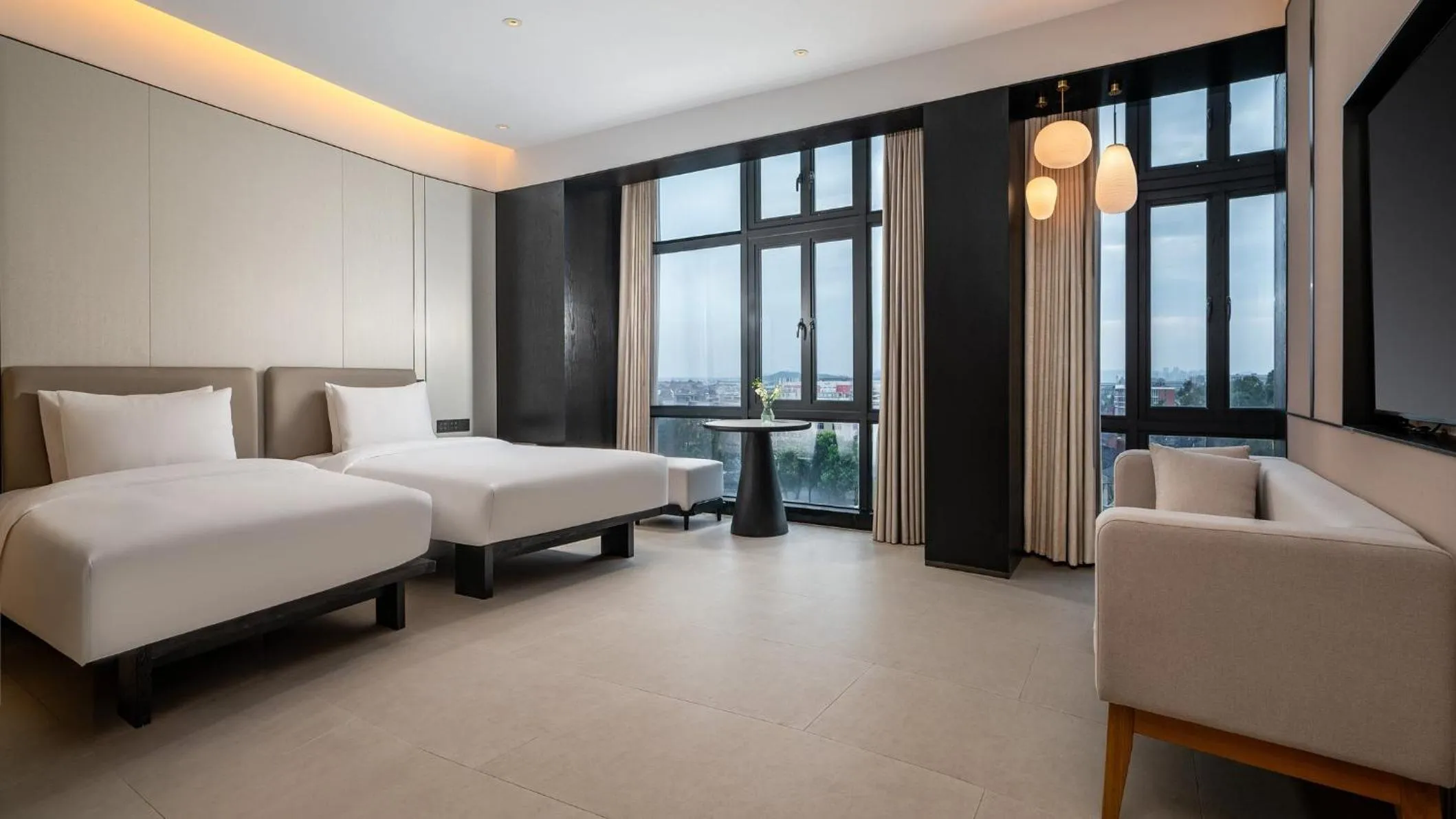 Photo of the whole room, Bed in Holiday Inn Express Guangzhou Baiyun Airport T2 by IHG