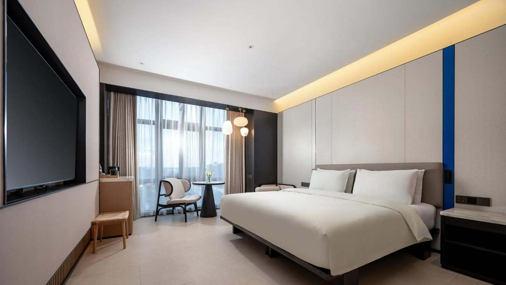 Photo of the whole room, Bed in Holiday Inn Express Guangzhou Baiyun Airport T2 by IHG