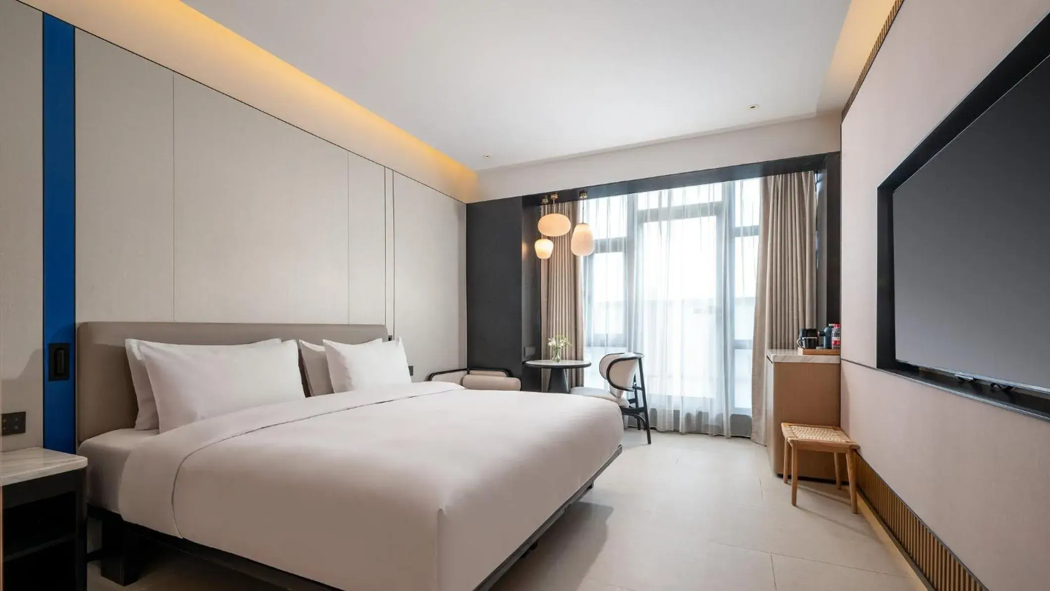 Standard King Room with Extra Floor Space in Holiday Inn Express Guangzhou Baiyun Airport T2 by IHG Standard King Room with Extra Floor Space in Holiday Inn Express Guangzhou Baiyun Airport T2 by IHG