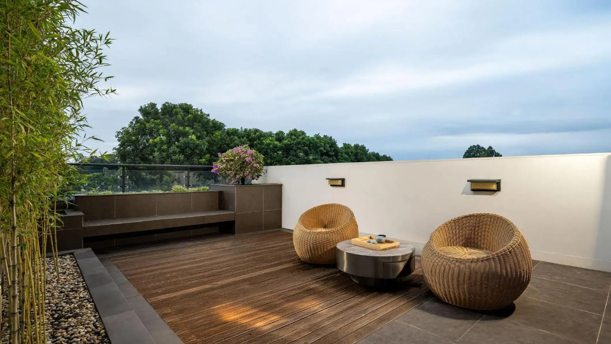 Standard King Room with Balcony in Holiday Inn Express Guangzhou Baiyun Airport T2 by IHG Standard King Room with Balcony in Holiday Inn Express Guangzhou Baiyun Airport T2 by IHG