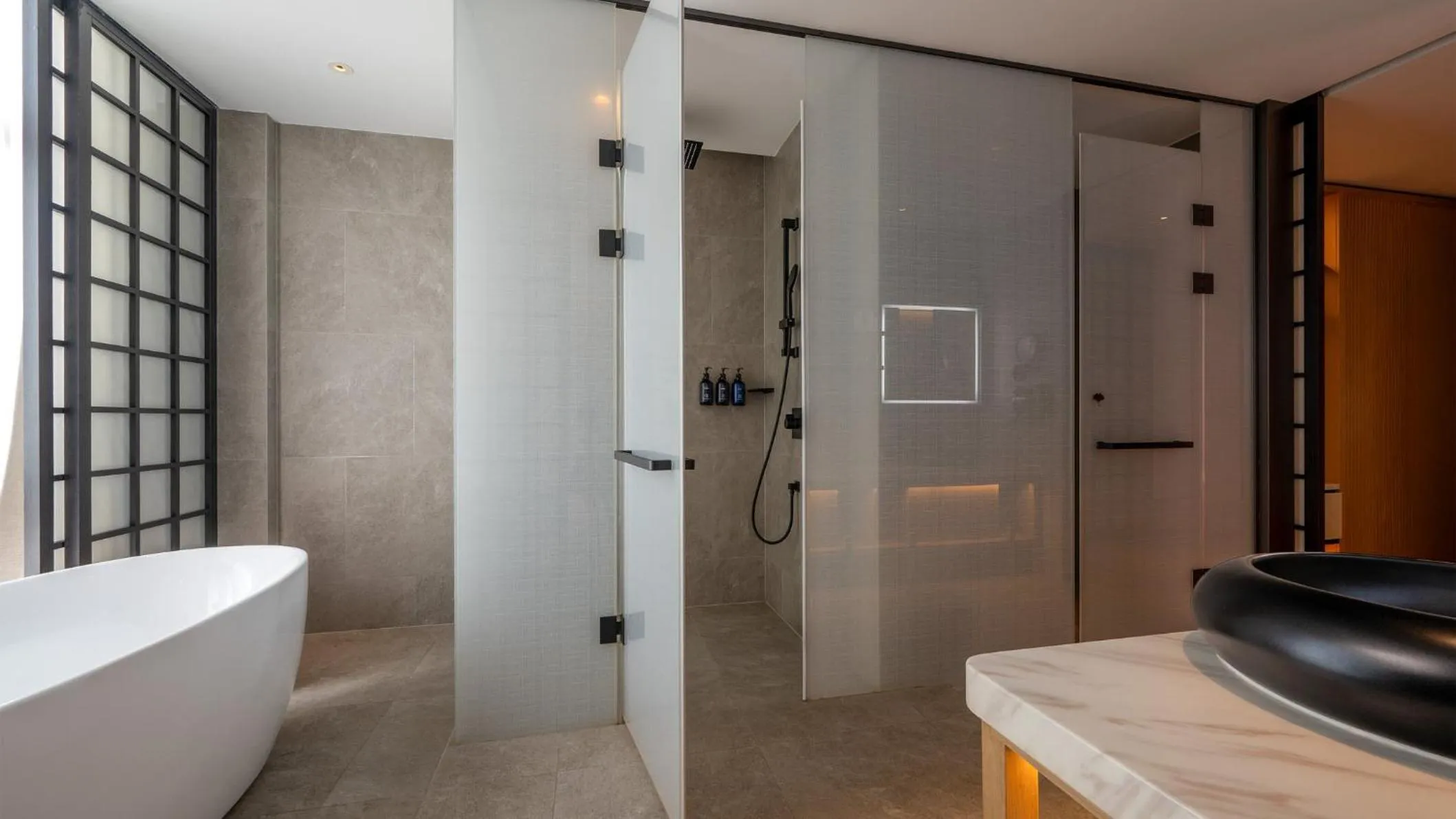 Photo of the whole room in Holiday Inn Express Guangzhou Baiyun Airport T2 by IHG