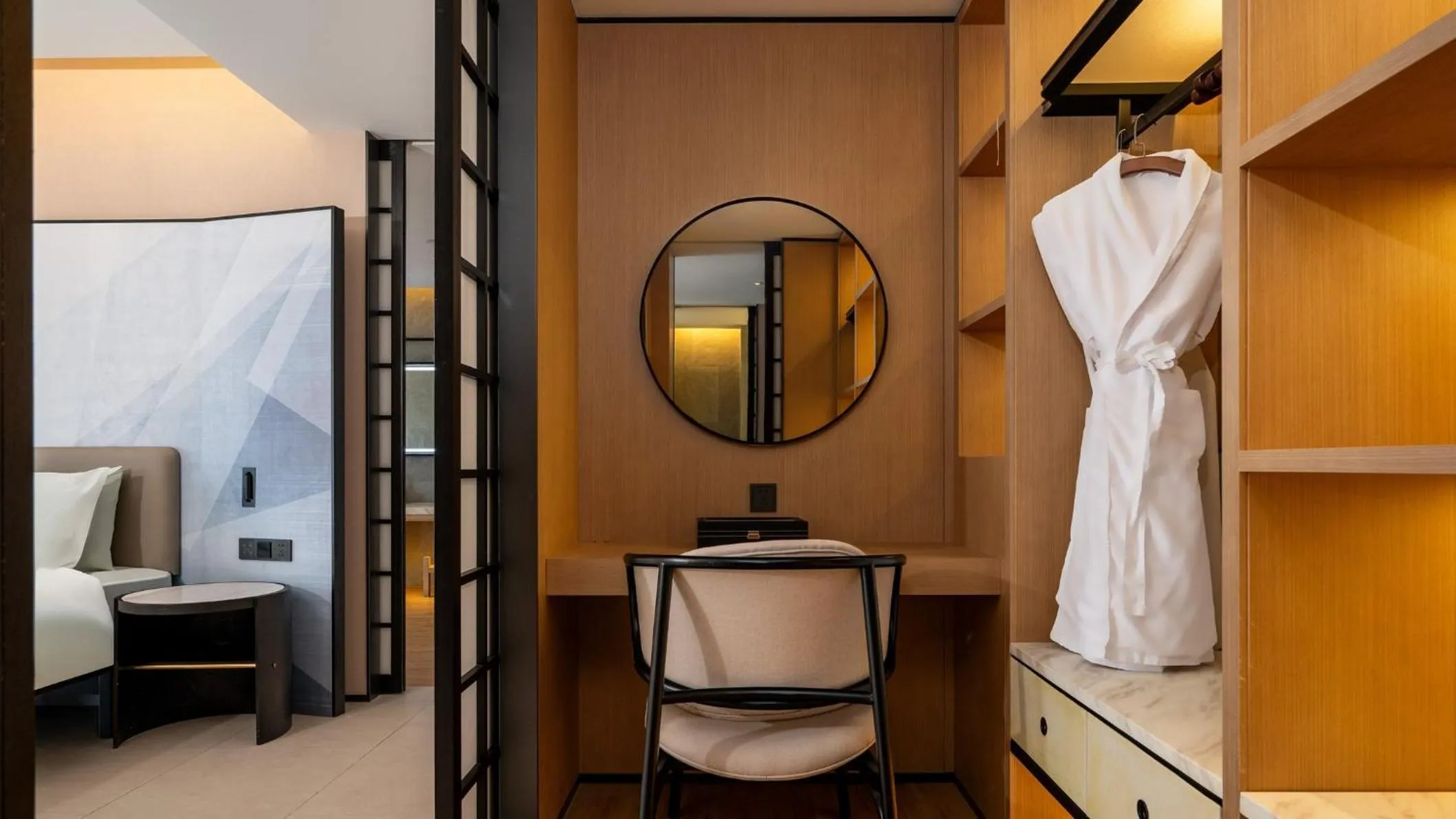 Photo of the whole room in Holiday Inn Express Guangzhou Baiyun Airport T2 by IHG