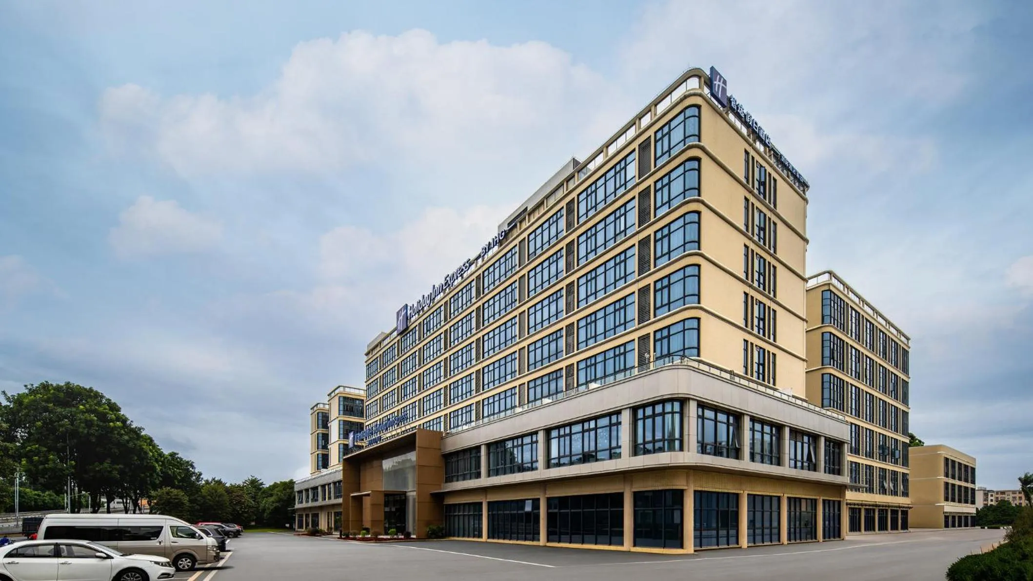 Property building in Holiday Inn Express Guangzhou Baiyun Airport T2 by IHG