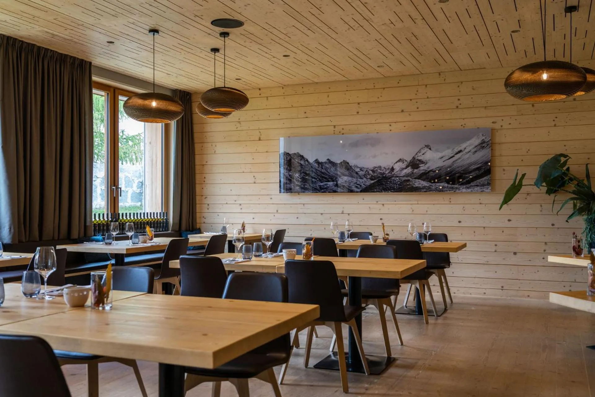 Restaurant/places to eat in Bever Lodge