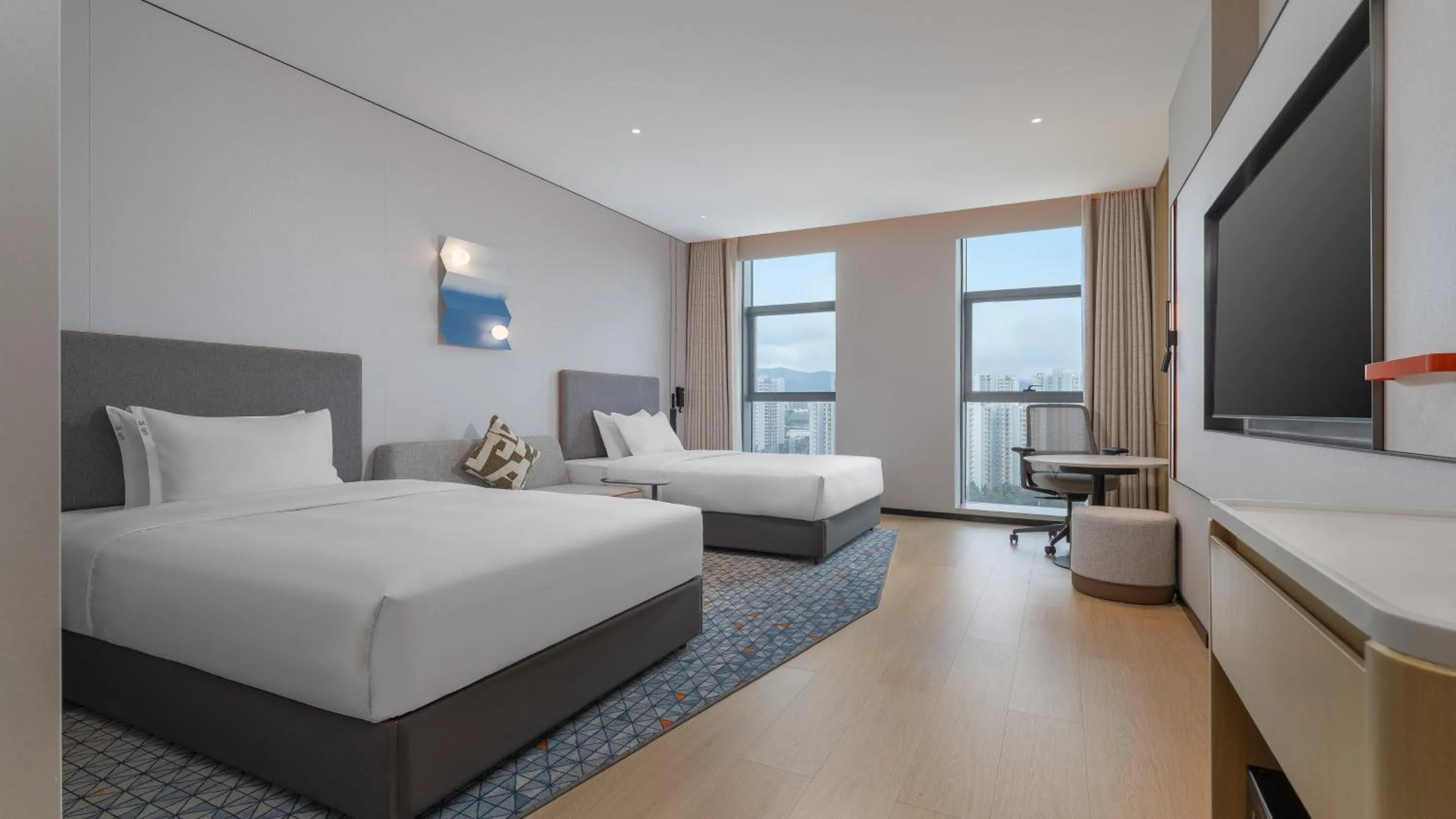 Photo of the whole room, Bed in Holiday Inn Express Kunming Changshui Airport by IHG