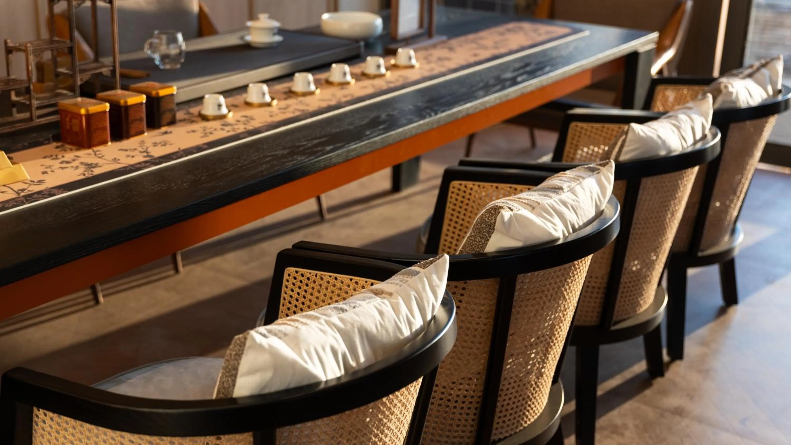 Seating area in Holiday Inn Express Kunming Changshui Airport by IHG