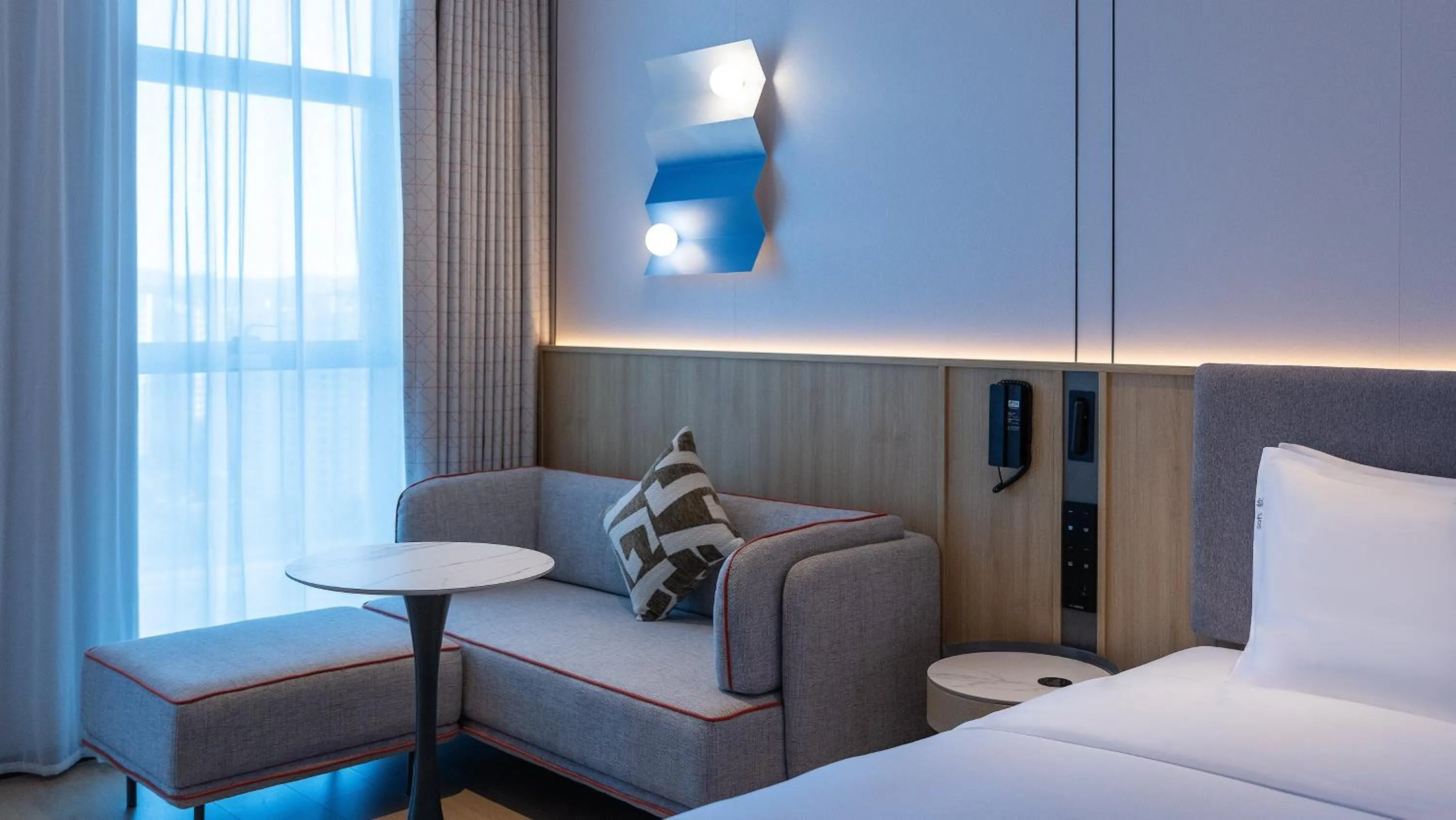 Photo of the whole room, Bed in Holiday Inn Express Kunming Changshui Airport by IHG