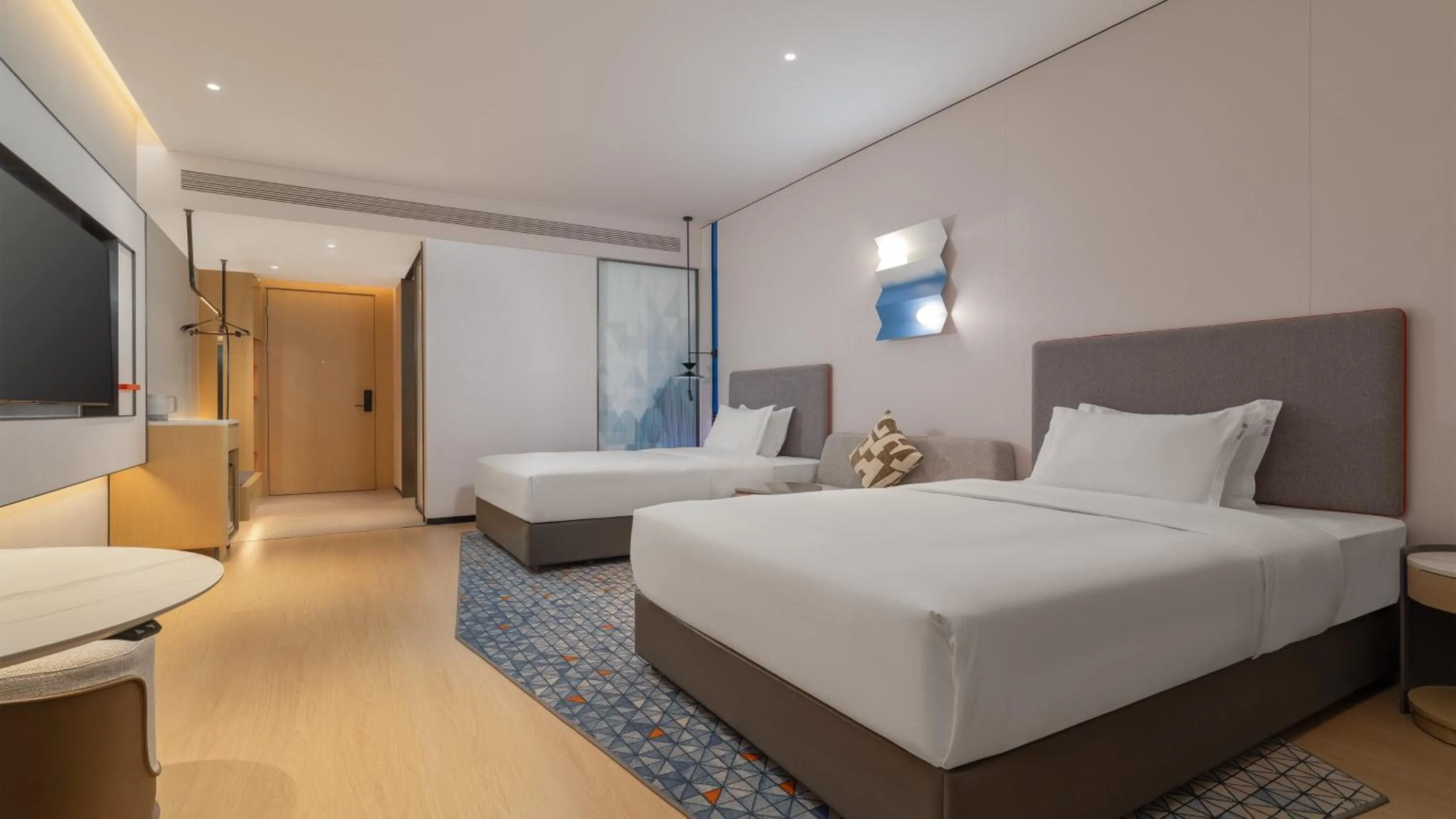 Photo of the whole room, Bed in Holiday Inn Express Kunming Changshui Airport by IHG