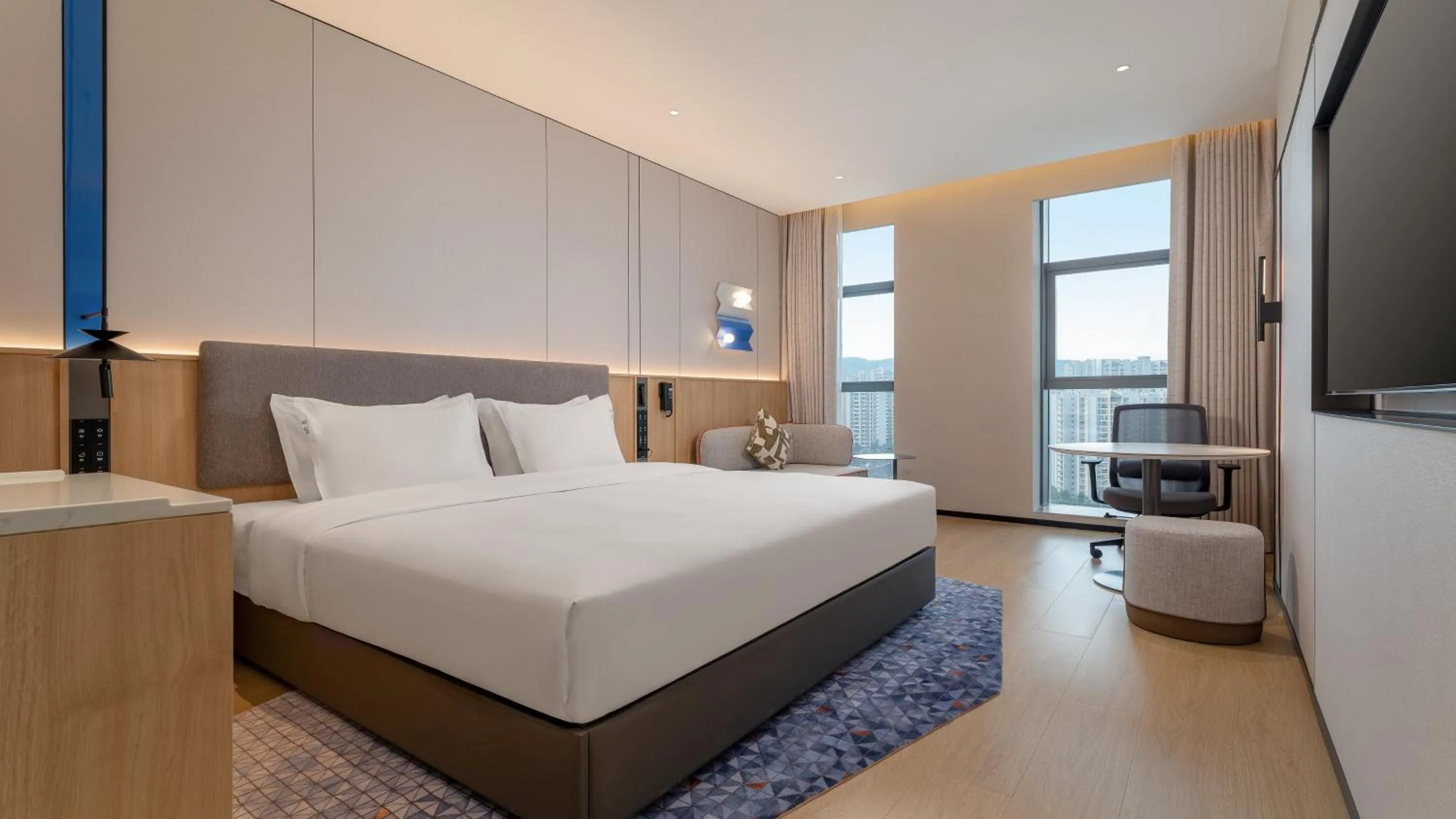 Photo of the whole room, Bed in Holiday Inn Express Kunming Changshui Airport by IHG