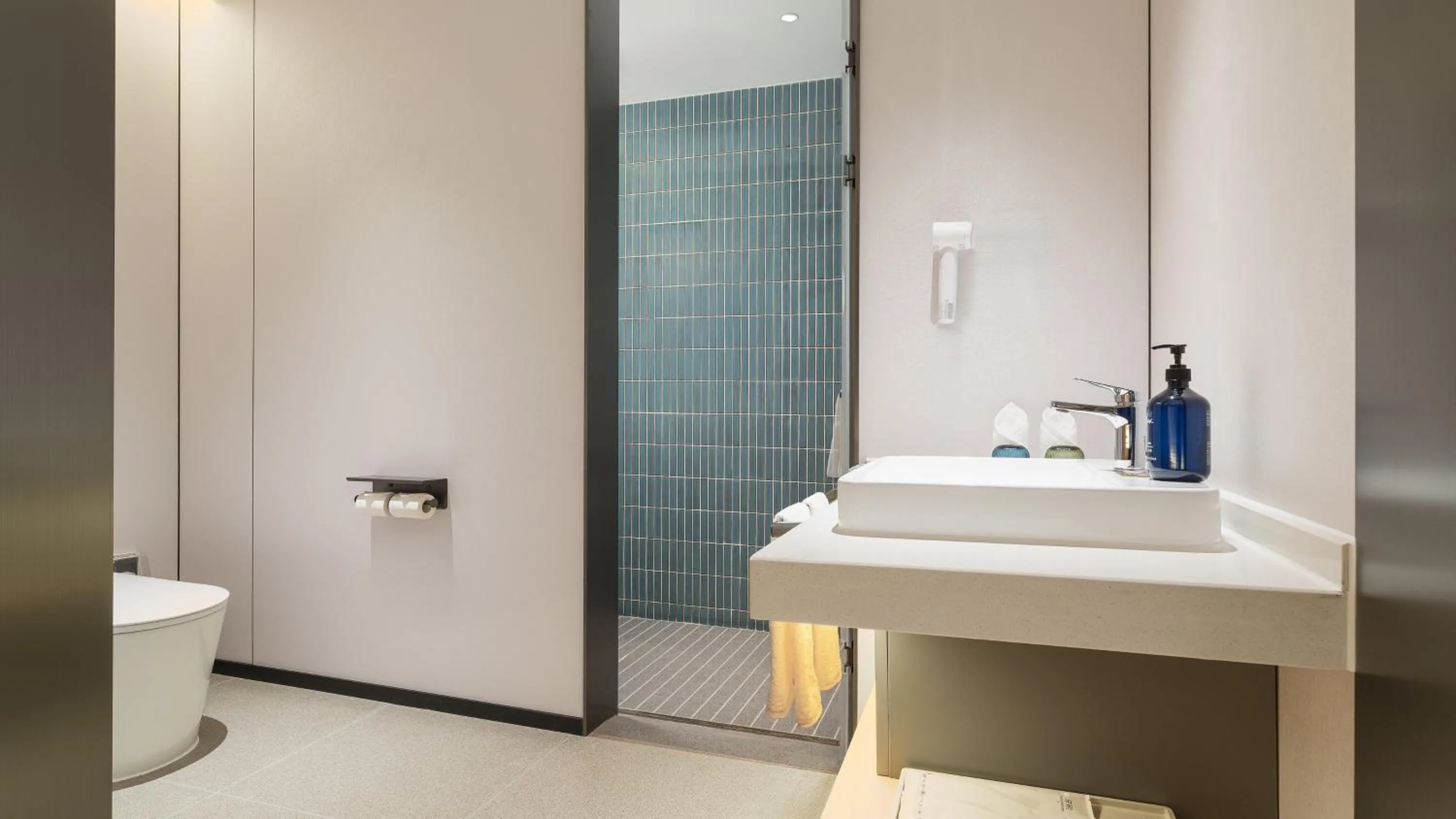 Bathroom in Holiday Inn Express Kunming Changshui Airport by IHG