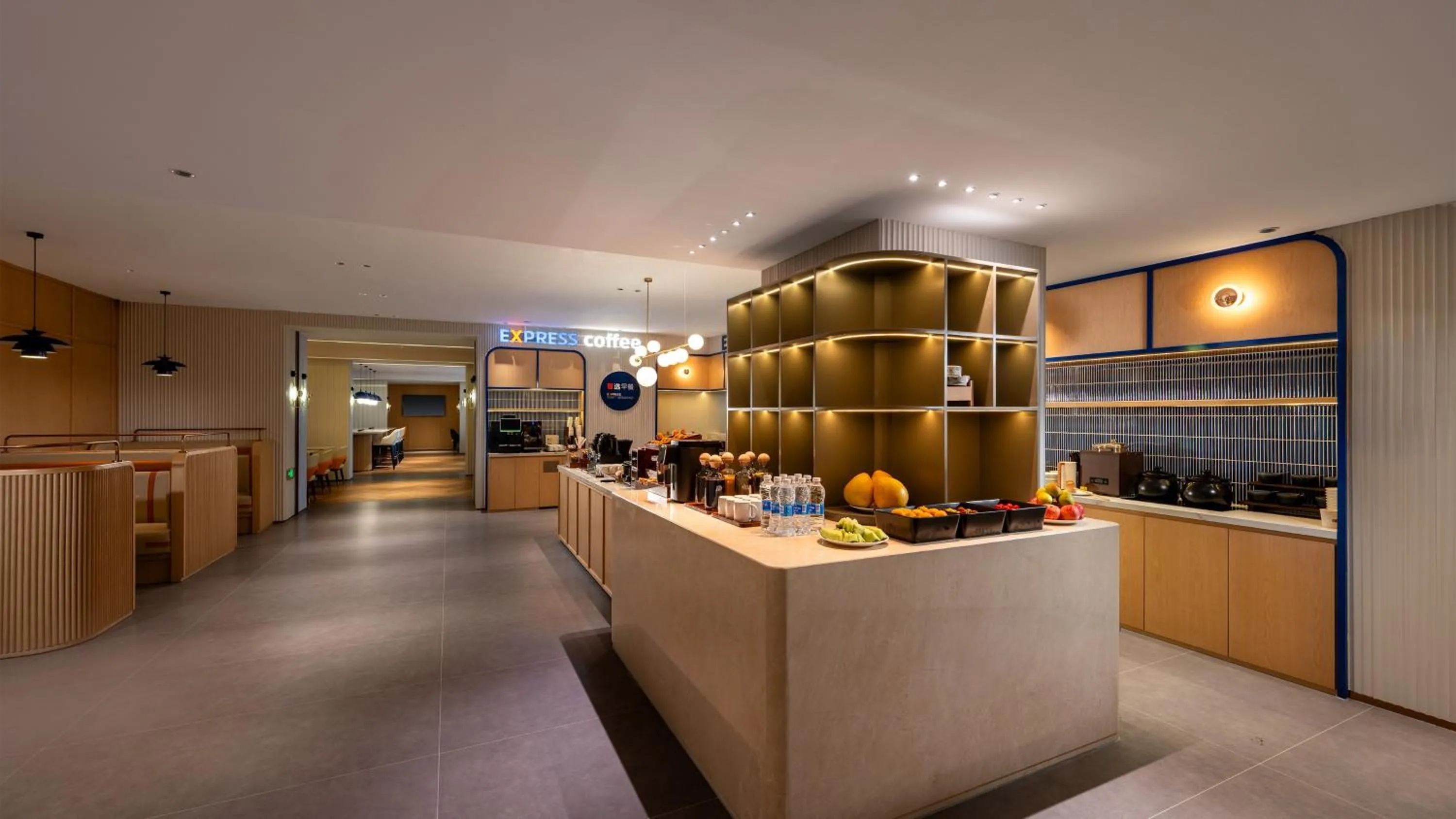 Restaurant/places to eat in Holiday Inn Express Shenzhen Sports Center by IHG