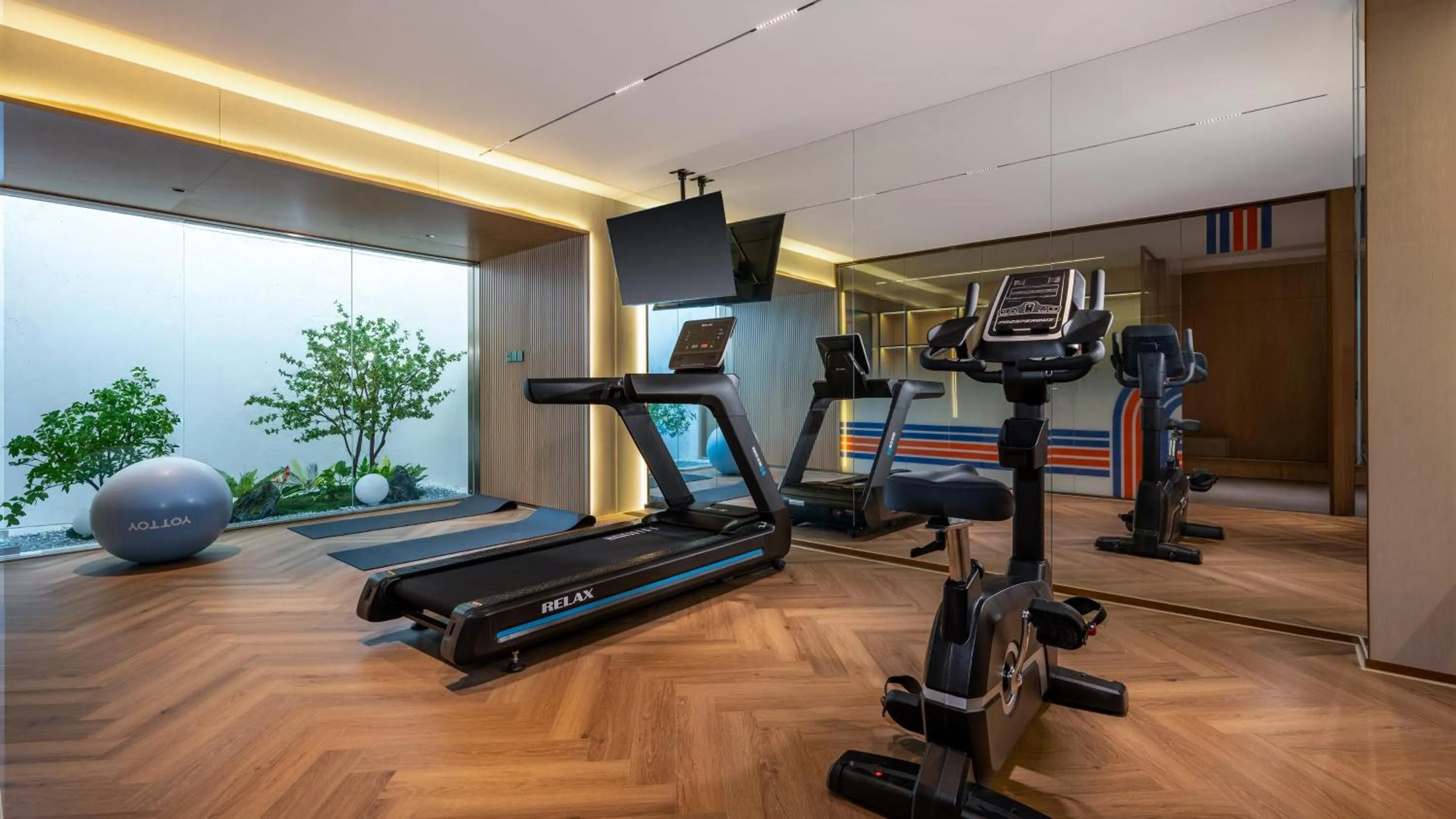 Fitness centre/facilities in Holiday Inn Express Shenzhen Sports Center by IHG