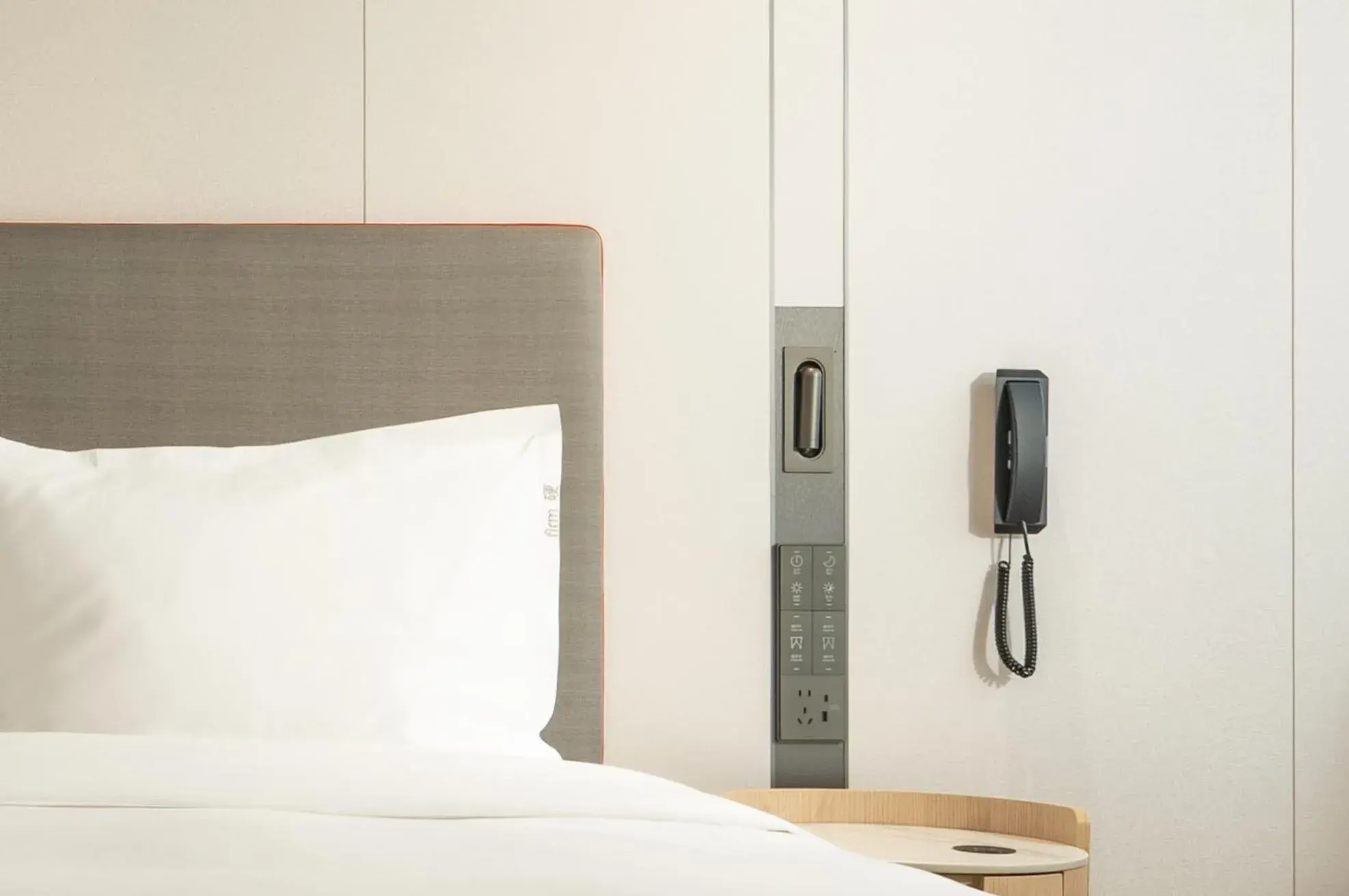 Standard Room with Two Single Beds in Holiday Inn Express Shenzhen Sports Center by IHG Standard Room with Two Single Beds in Holiday Inn Express Shenzhen Sports Center by IHG