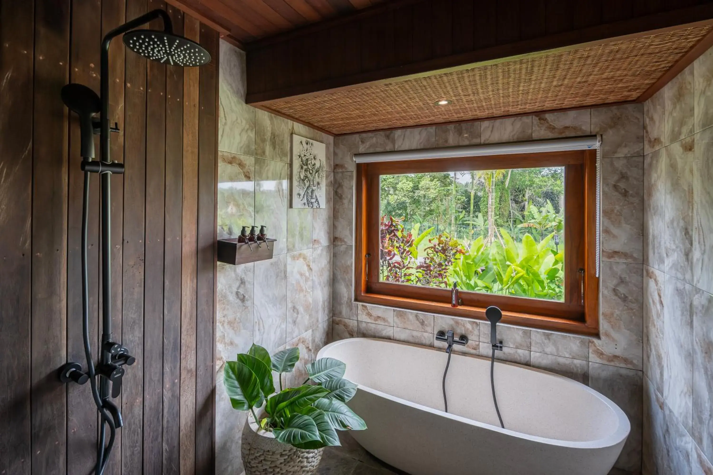 Shower in Emana Abian Taksu Shower in Emana Abian Taksu