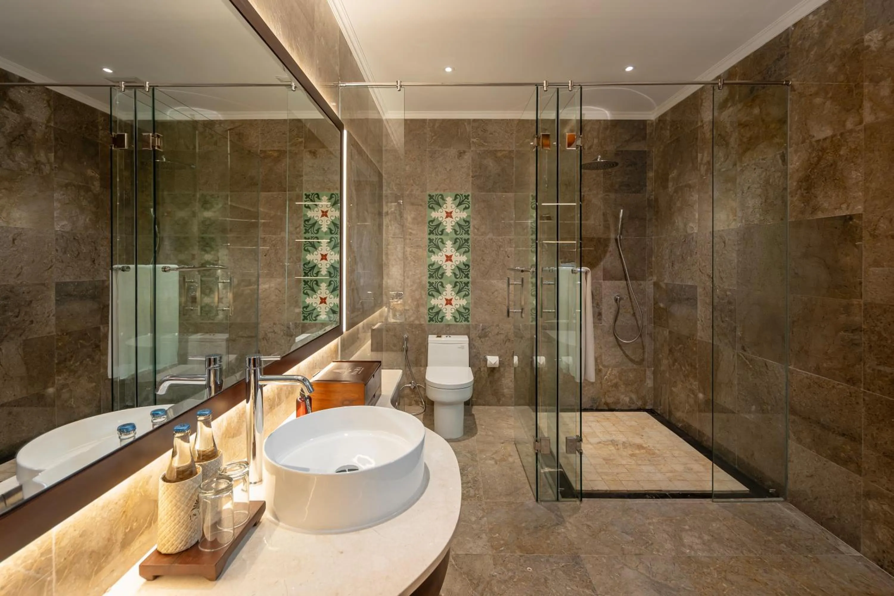 Shower in Emana Abian Taksu