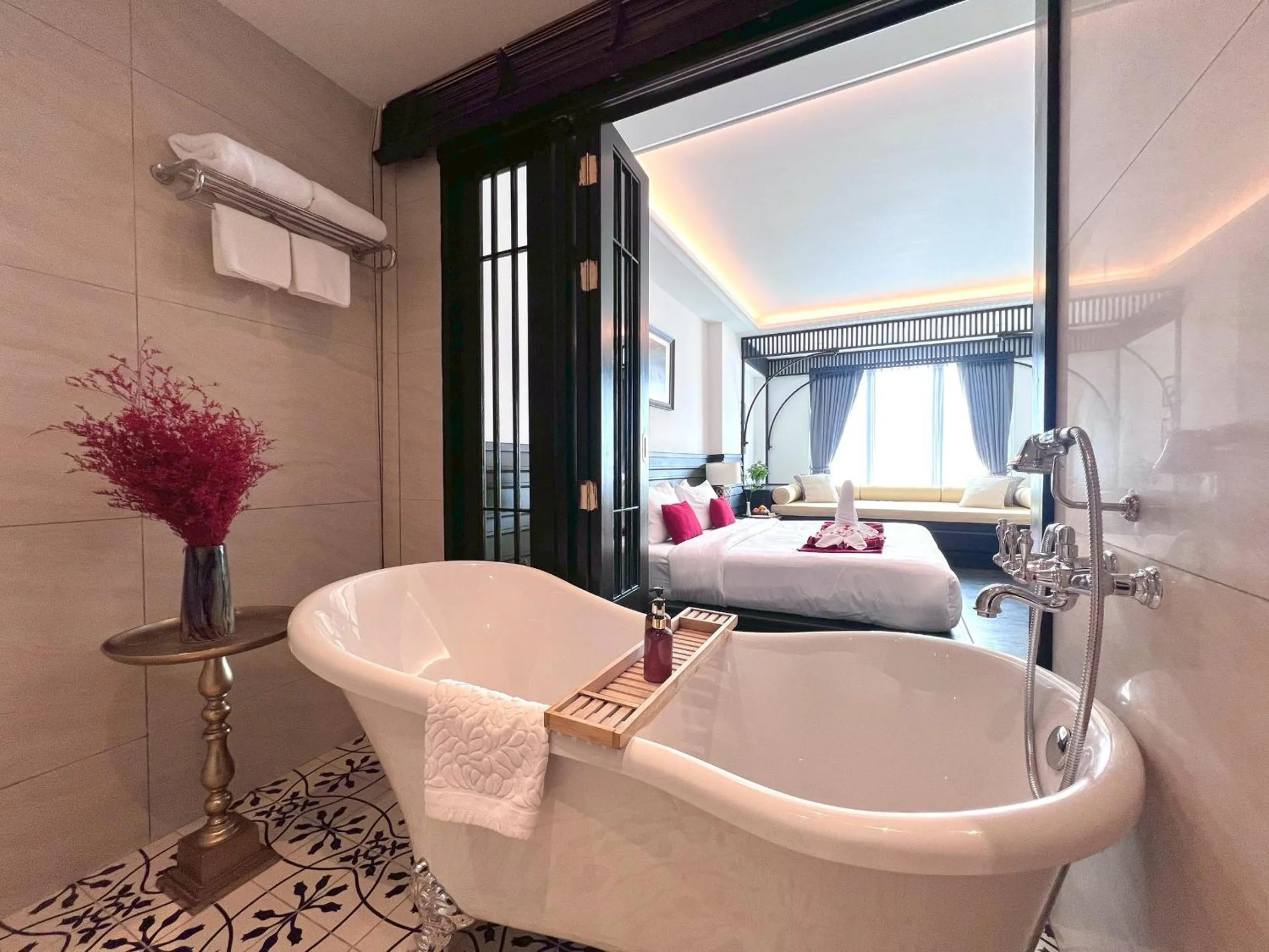 Bathroom, Bed in Narinthra Heritage