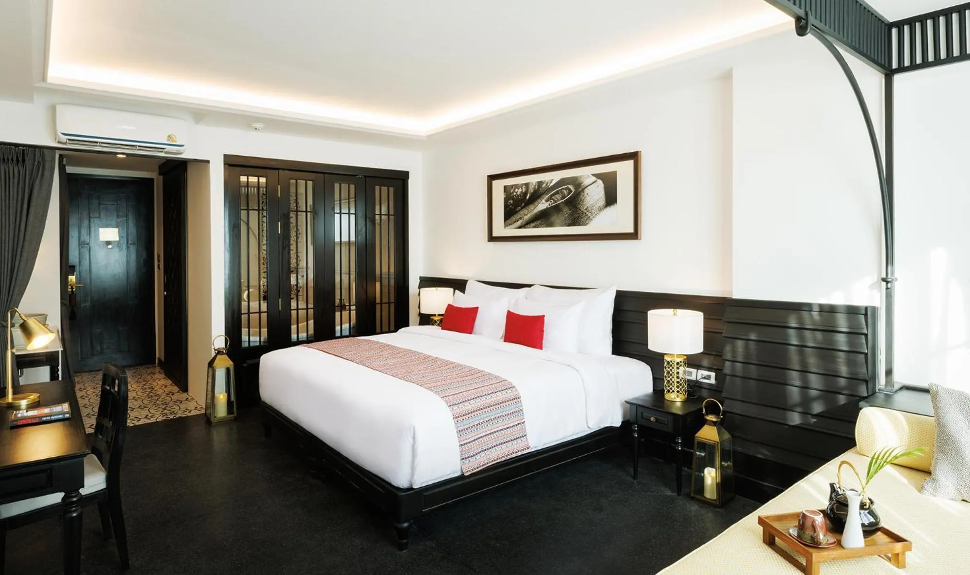 Bed in Narinthra Heritage