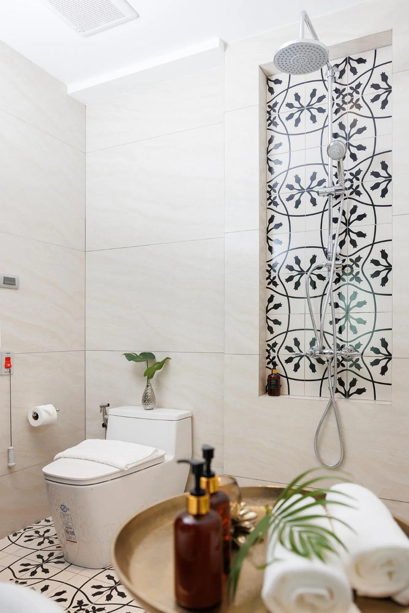Shower in Narinthra Heritage