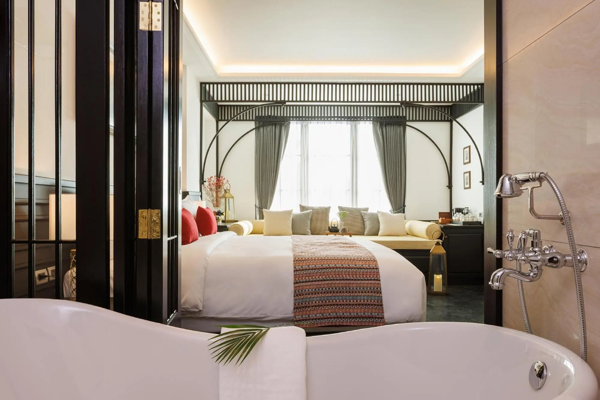 Photo of the whole room, Bed in Narinthra Heritage