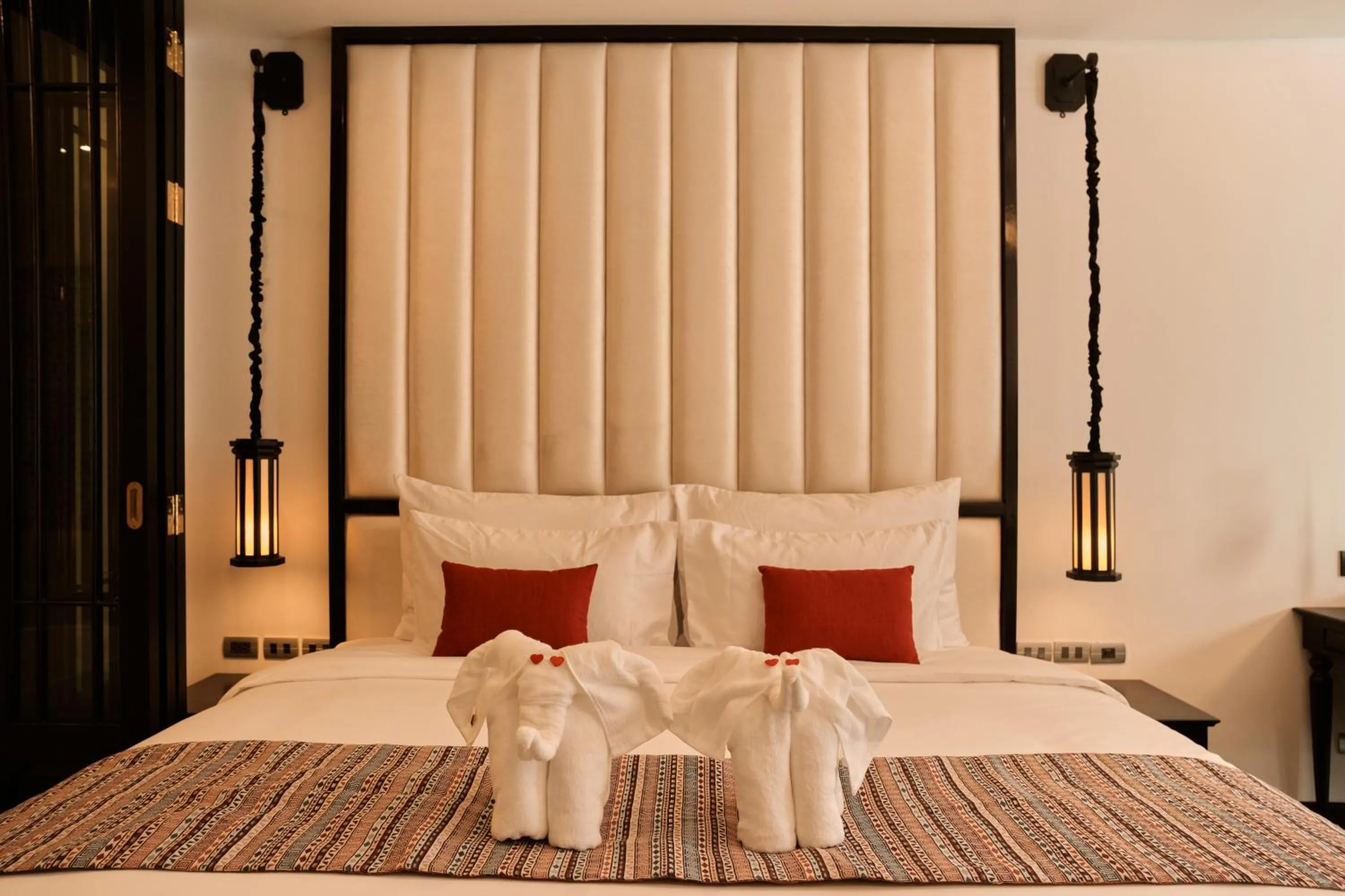 Bed in Narinthra Heritage