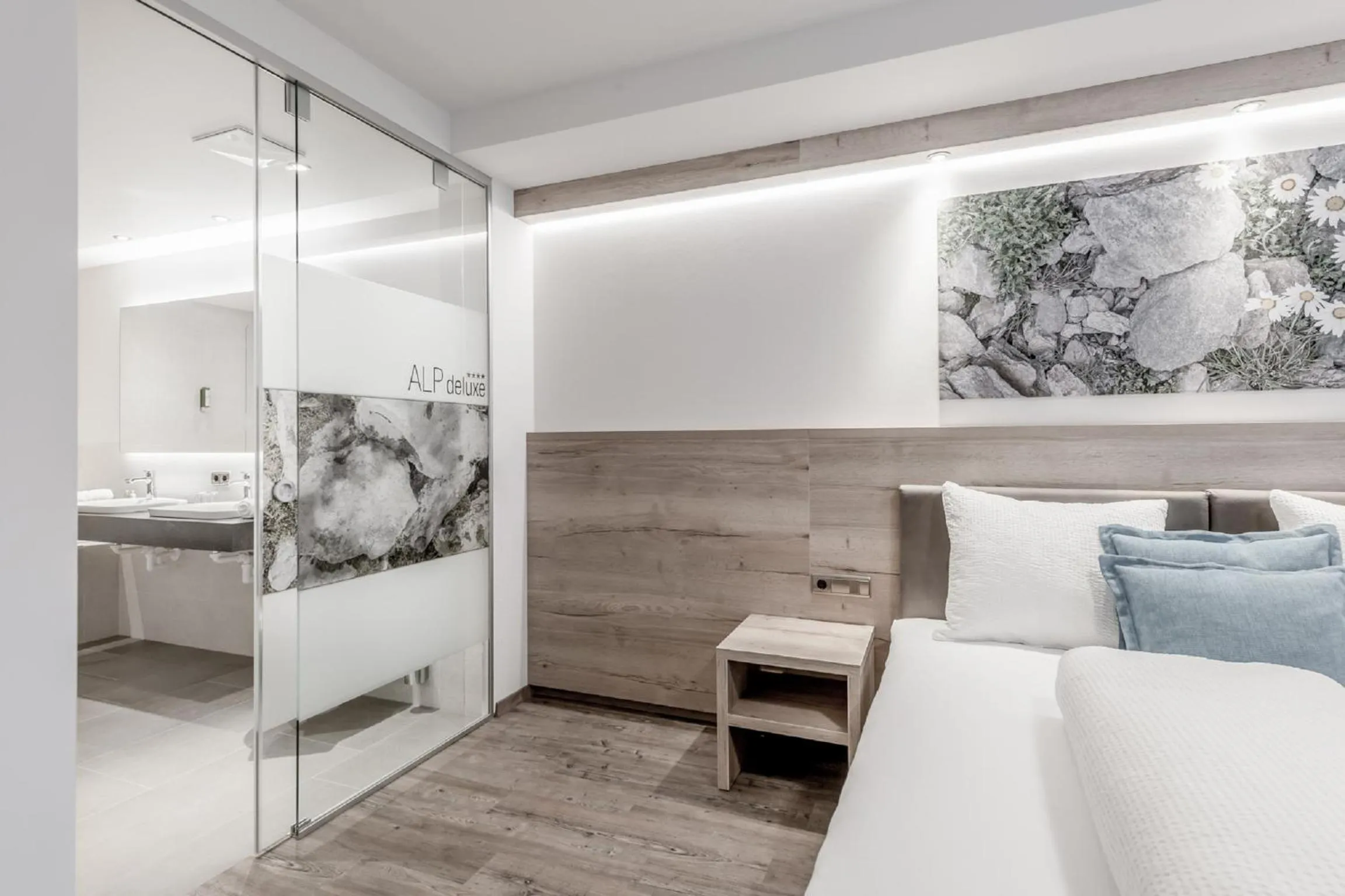 Bedroom, Bed in The Deluxe by Regina