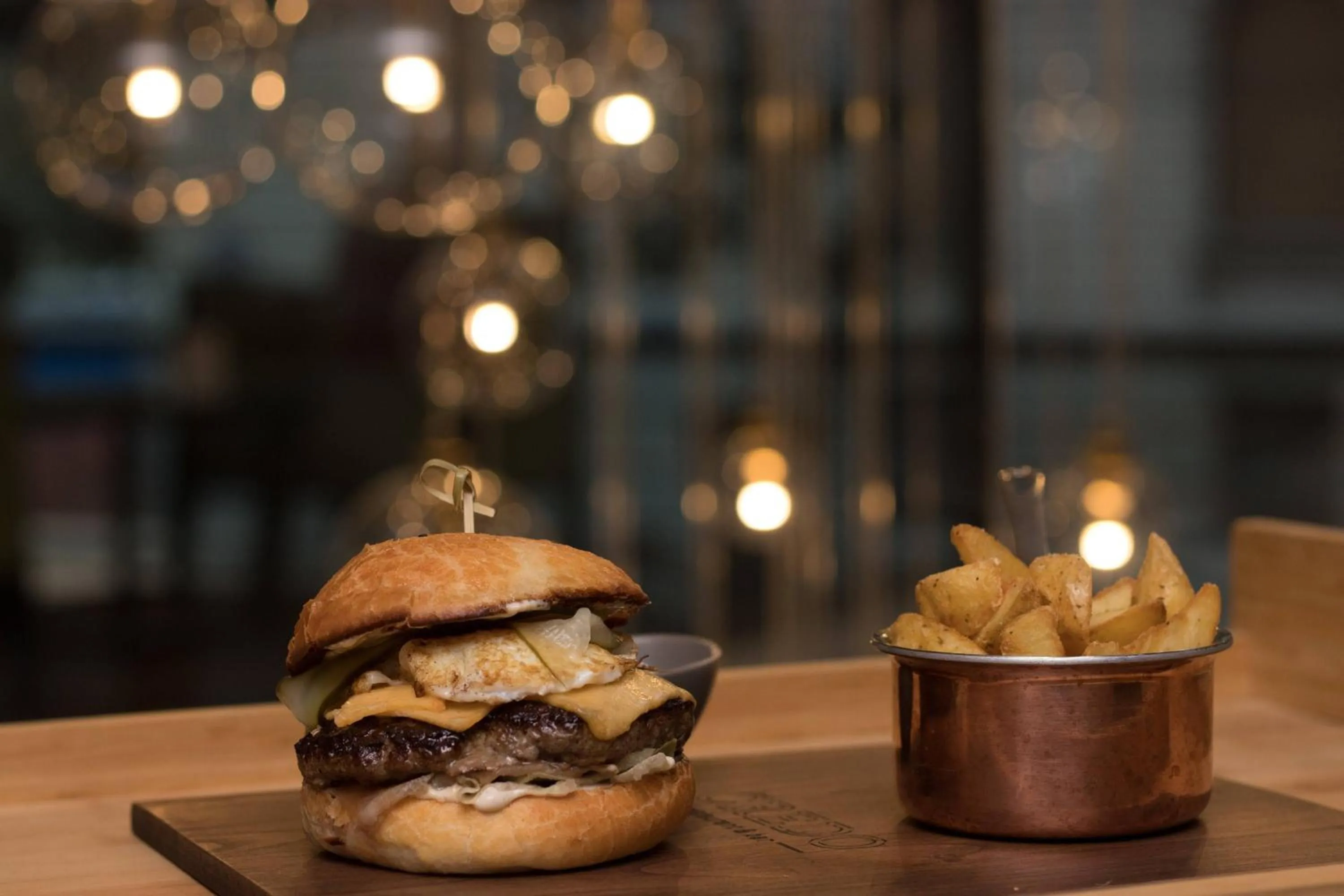 Lounge or bar in Courtyard by Marriott Belgrade City Center