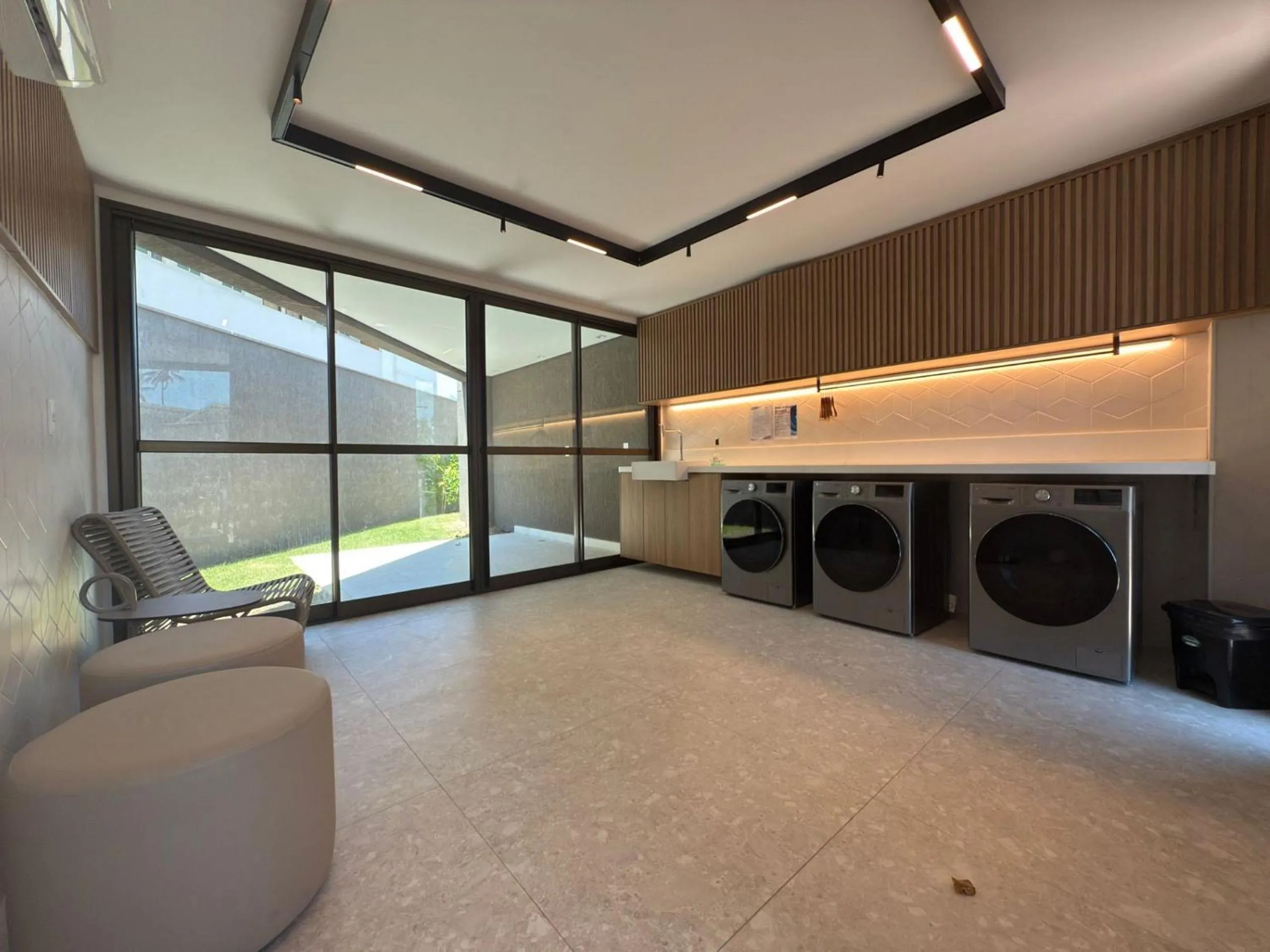 Area and facilities in Beach Class Summer Residence