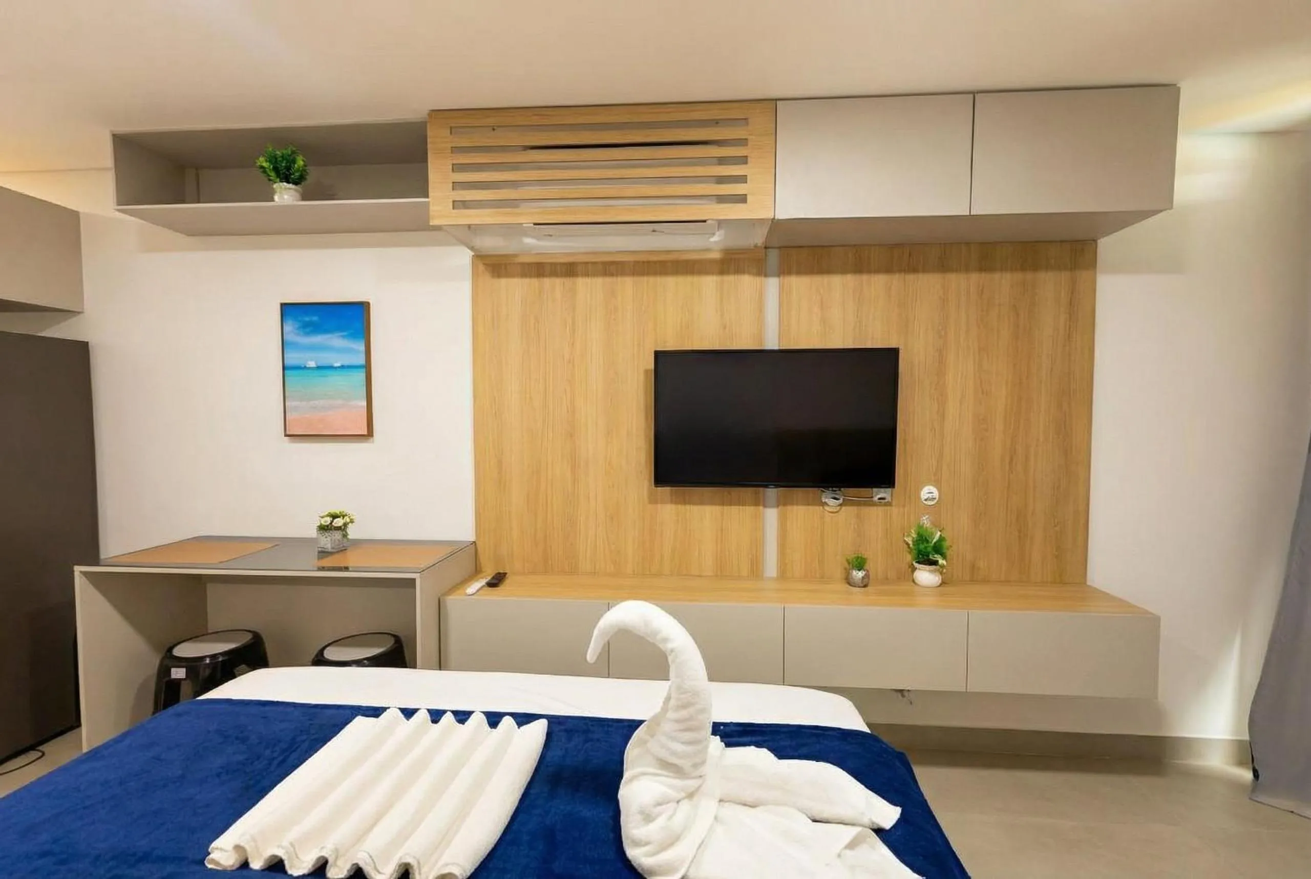 Bedroom, Bed in Beach Class Summer Residence