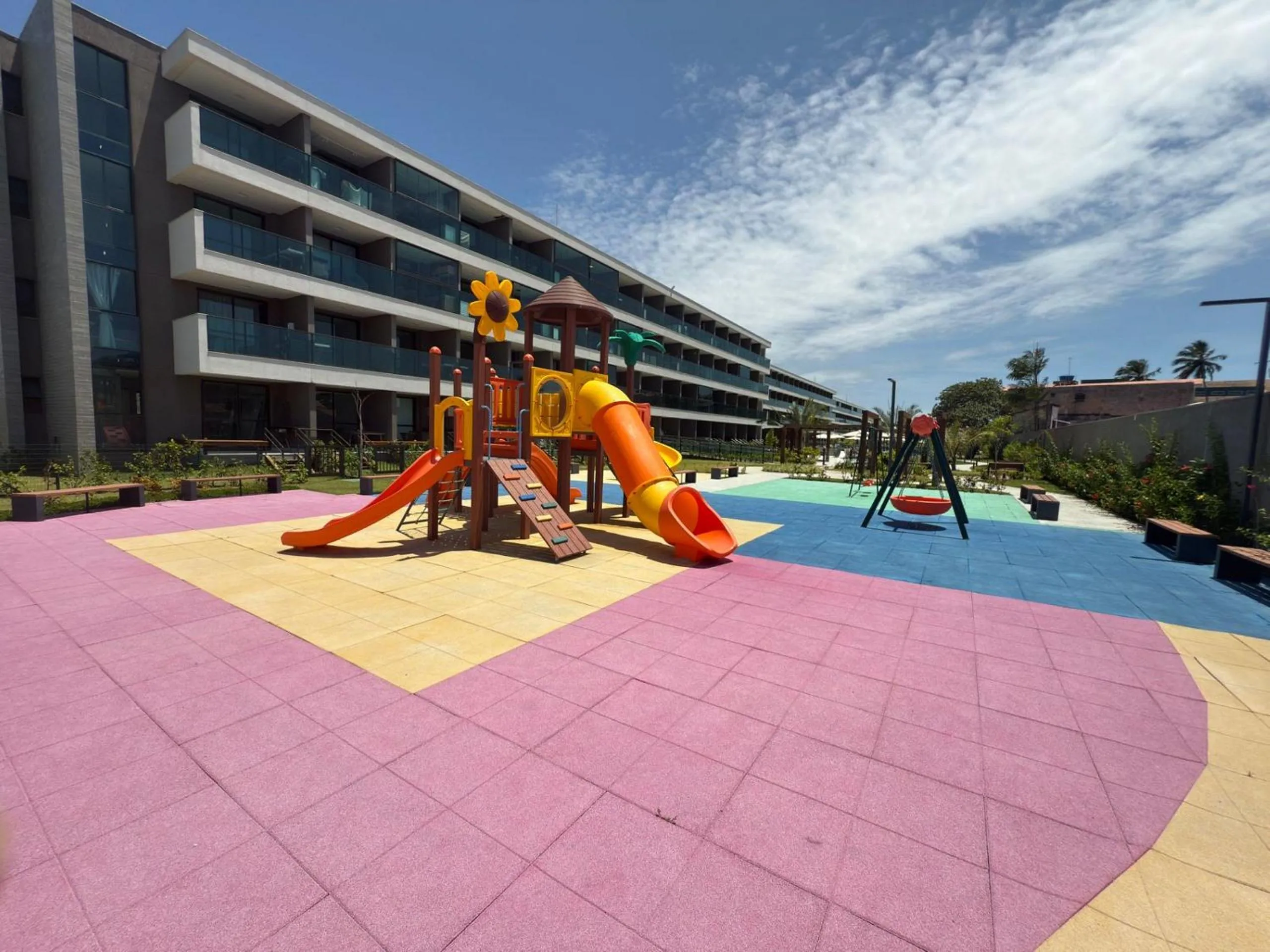 Entertainment in Beach Class Summer Residence