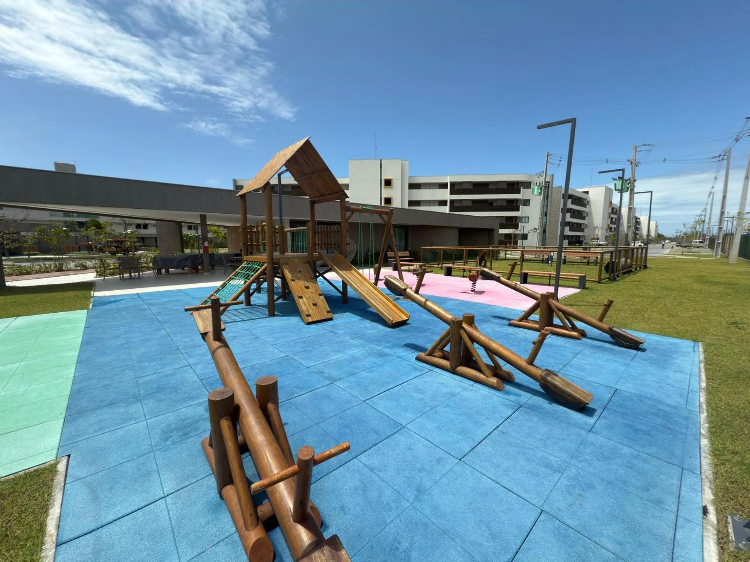 Entertainment in Beach Class Summer Residence
