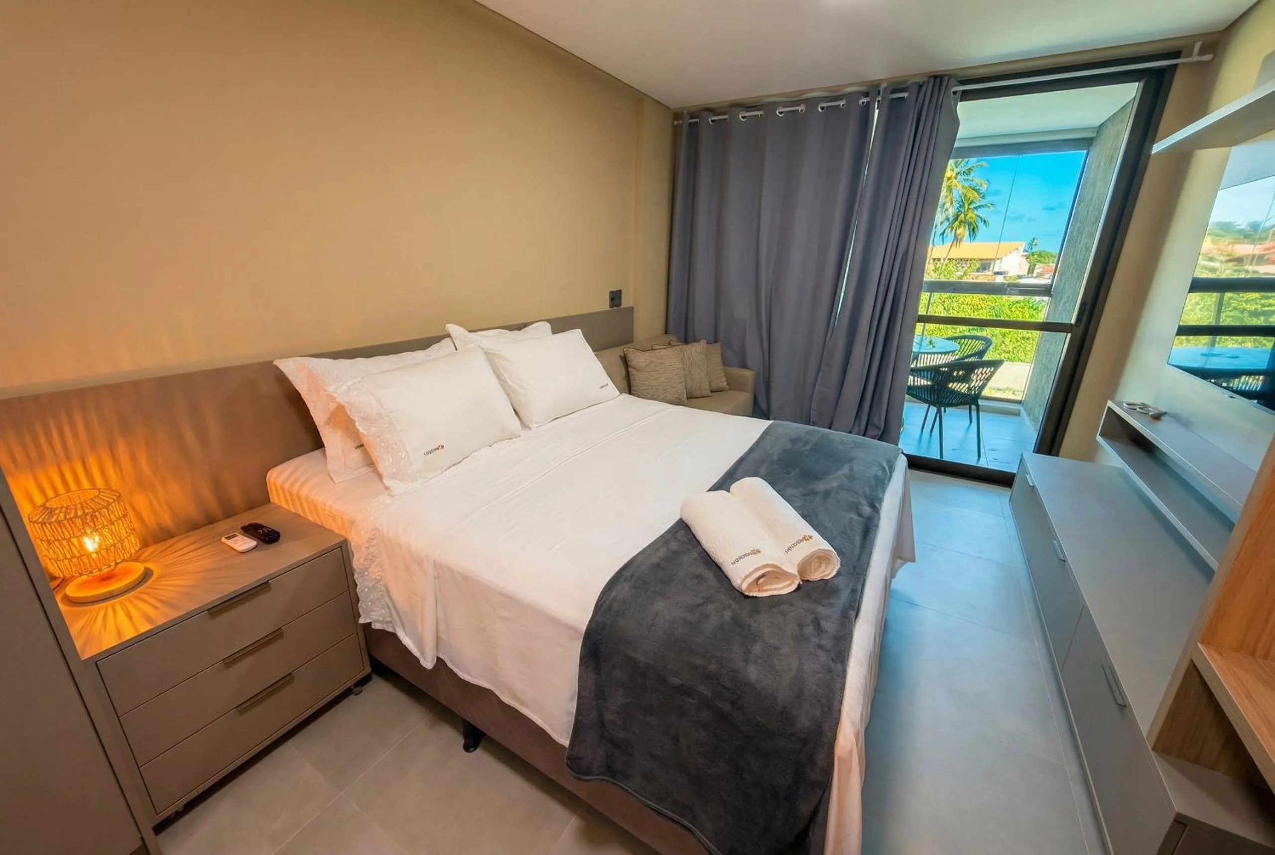 Bedroom, Bed in Beach Class Summer Residence