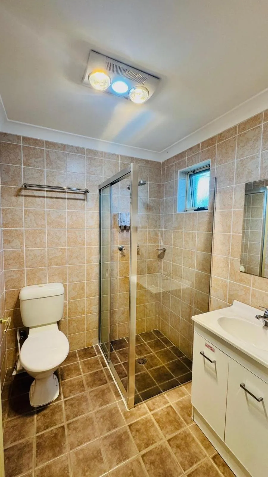 Shower in Marulan Motor Inn