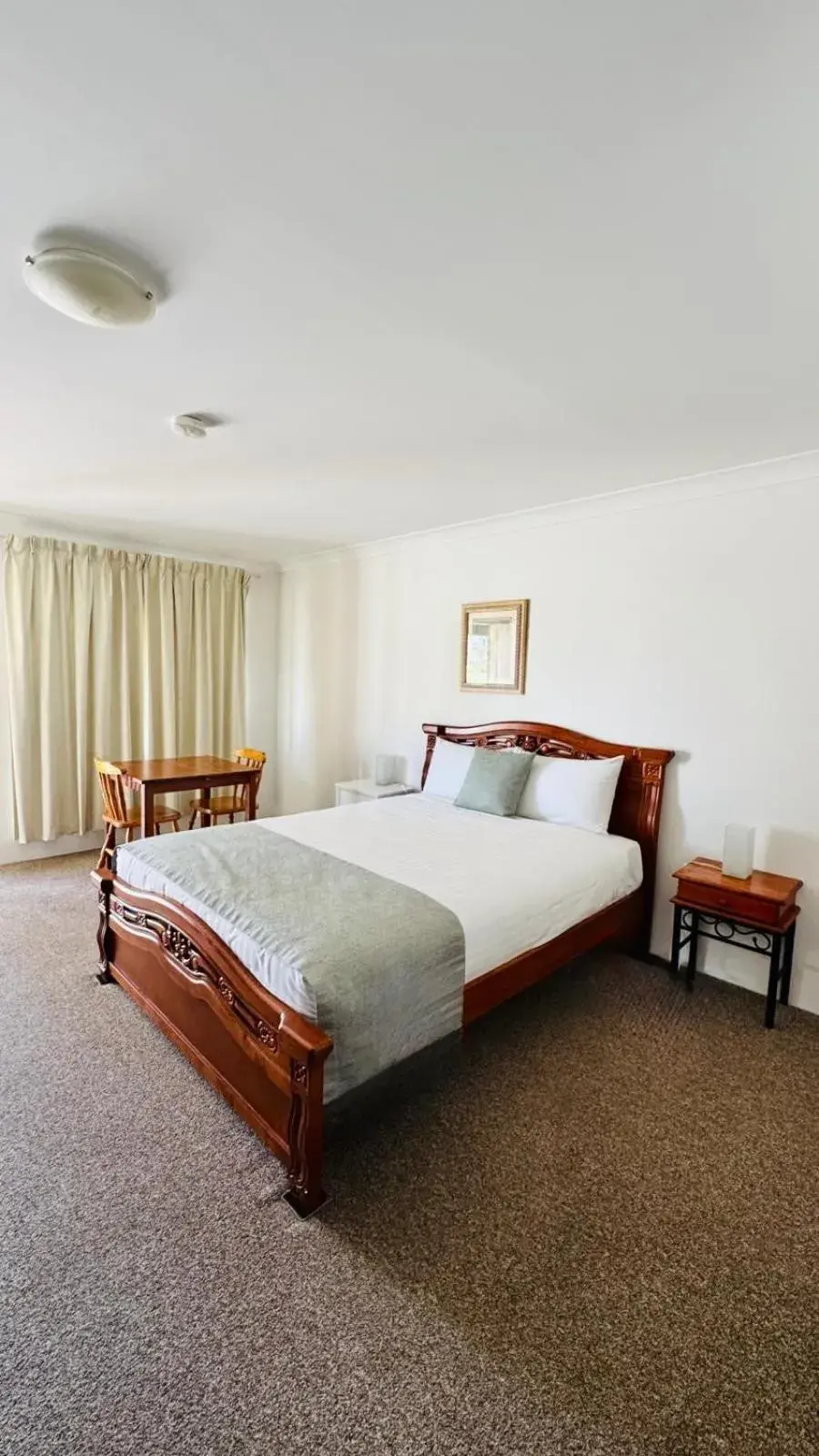 Deluxe Room in Marulan Motor Inn Deluxe Room in Marulan Motor Inn