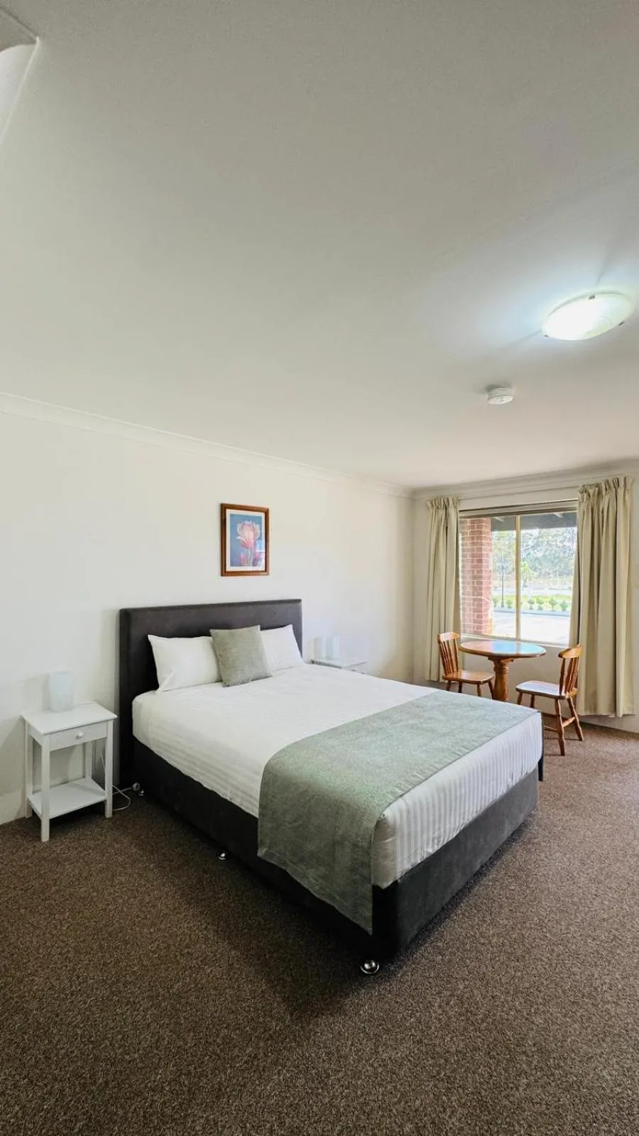 Bedroom, Bed in Marulan Motor Inn
