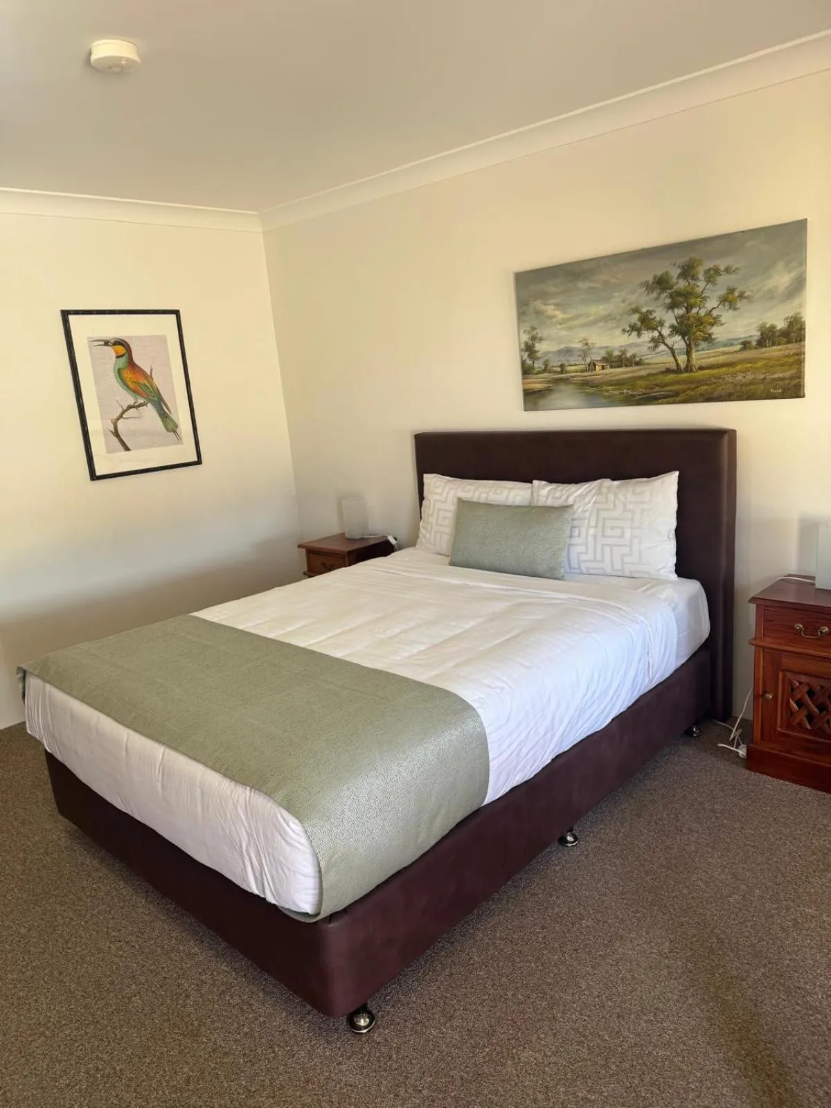 Bed in Marulan Motor Inn