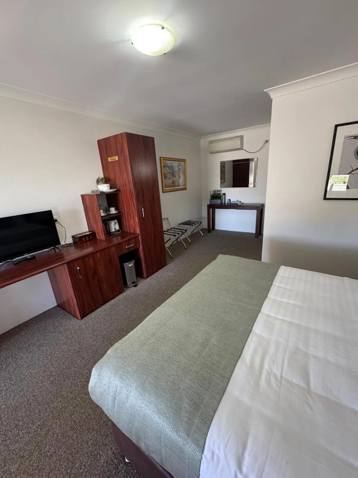 TV and multimedia, Bed in Marulan Motor Inn